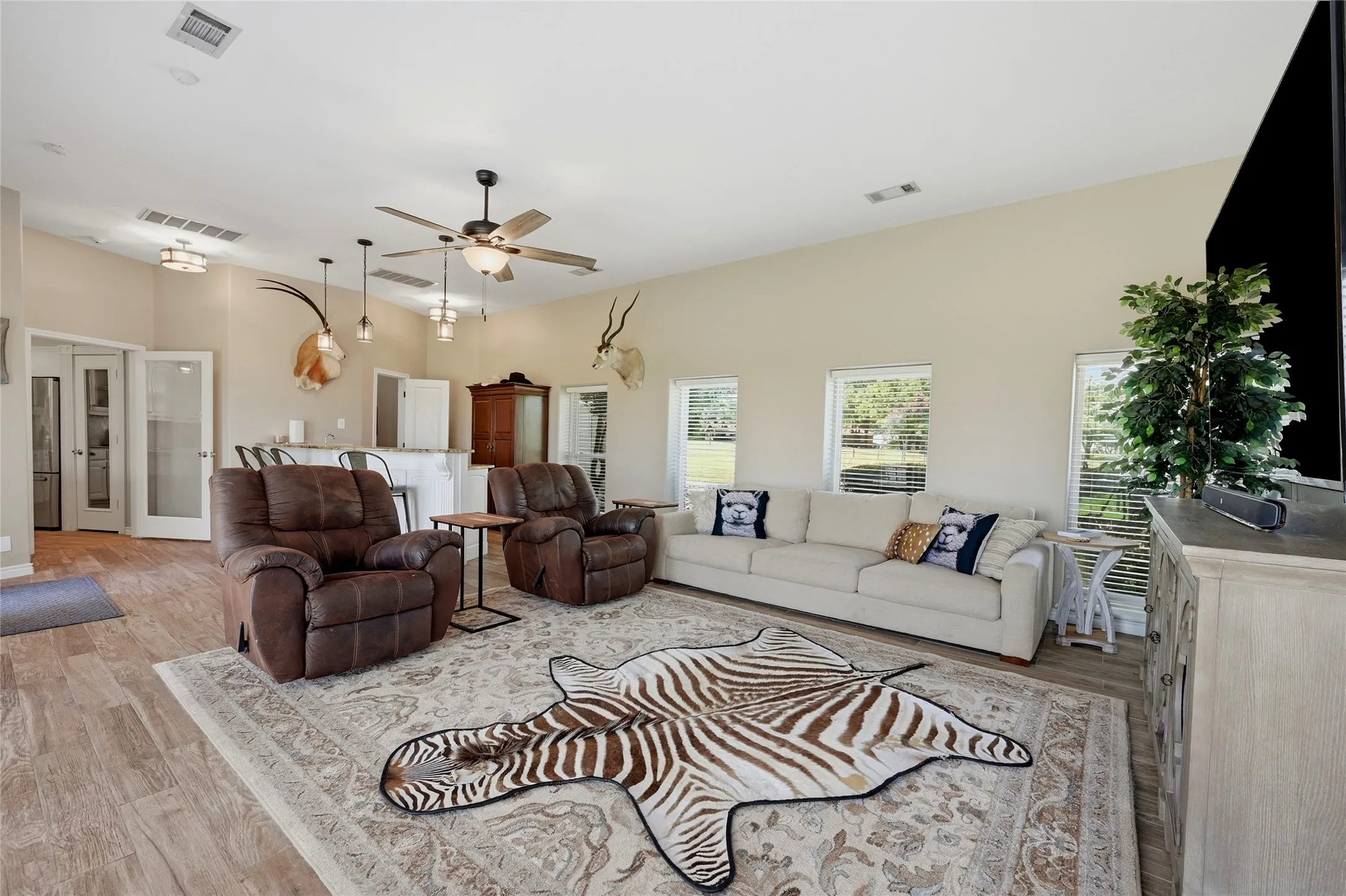 Single Family Residence For Sale in Grayson County , 1316 Tate Circle, Sherman, Texas 75090, 5 Bedroom, 4 Bathroom, 2 Garage spaces, 3,497 Sqft, built in 1989, mls#21317209, Real Estate Agent in Sherman, Homes For Sale in Grayson county, Homes For Sale in Sherman, Realtor in Sherman Texas, Real Estate Brokerage Independent Realty Texas, Luminita Cordes Realtor