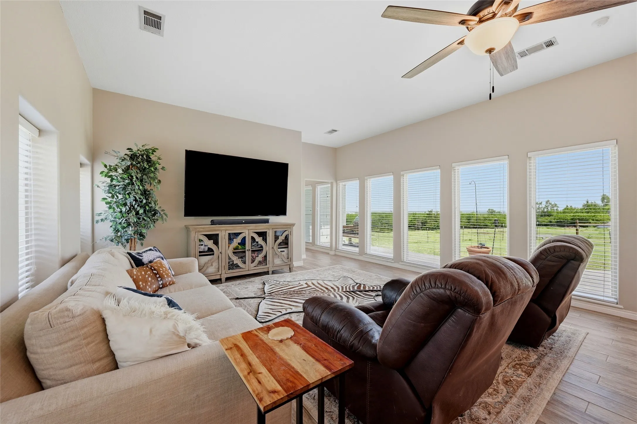 Single Family Residence For Sale in Grayson County , 1316 Tate Circle, Sherman, Texas 75090, 5 Bedroom, 4 Bathroom, 2 Garage spaces, 3,497 Sqft, built in 1989, mls#21317209, Real Estate Agent in Sherman, Homes For Sale in Grayson county, Homes For Sale in Sherman, Realtor in Sherman Texas, Real Estate Brokerage Independent Realty Texas, Luminita Cordes Realtor