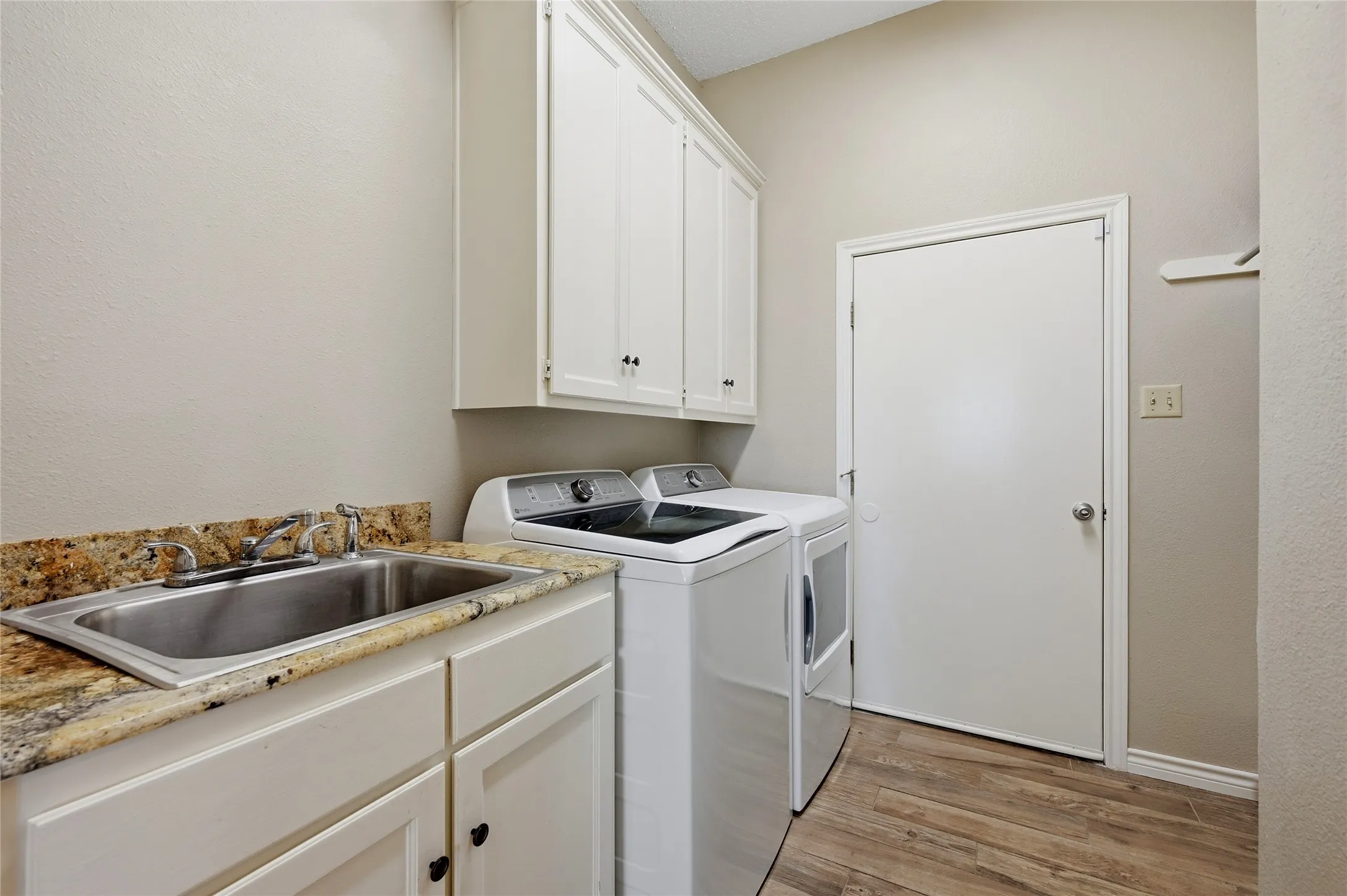 Single Family Residence For Sale in Grayson County , 1316 Tate Circle, Sherman, Texas 75090, 5 Bedroom, 4 Bathroom, 2 Garage spaces, 3,497 Sqft, built in 1989, mls#21317209, Real Estate Agent in Sherman, Homes For Sale in Grayson county, Homes For Sale in Sherman, Realtor in Sherman Texas, Real Estate Brokerage Independent Realty Texas, Luminita Cordes Realtor