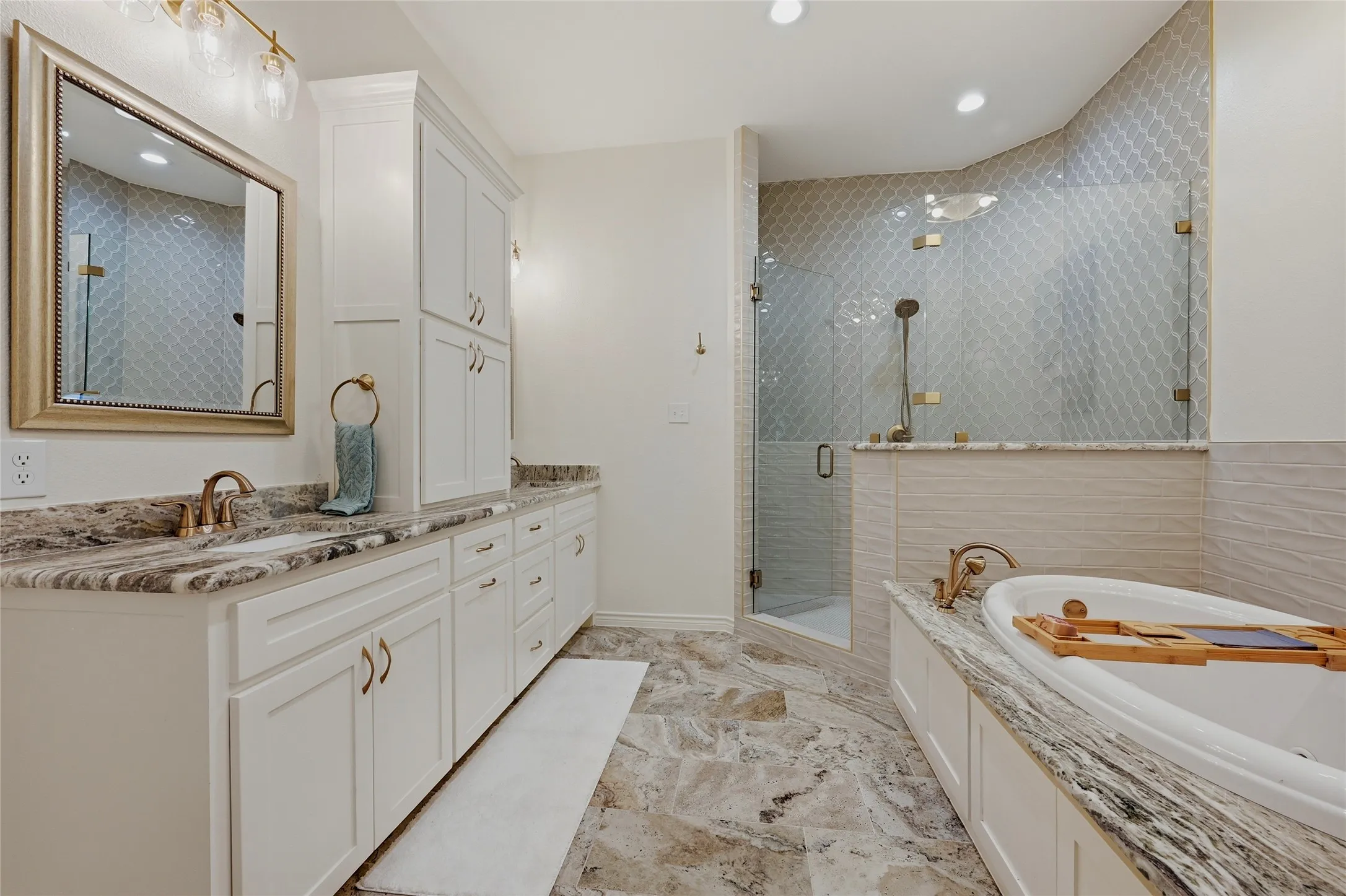 Single Family Residence For Sale in Grayson County , 1316 Tate Circle, Sherman, Texas 75090, 5 Bedroom, 4 Bathroom, 2 Garage spaces, 3,497 Sqft, built in 1989, mls#21317209, Real Estate Agent in Sherman, Homes For Sale in Grayson county, Homes For Sale in Sherman, Realtor in Sherman Texas, Real Estate Brokerage Independent Realty Texas, Luminita Cordes Realtor