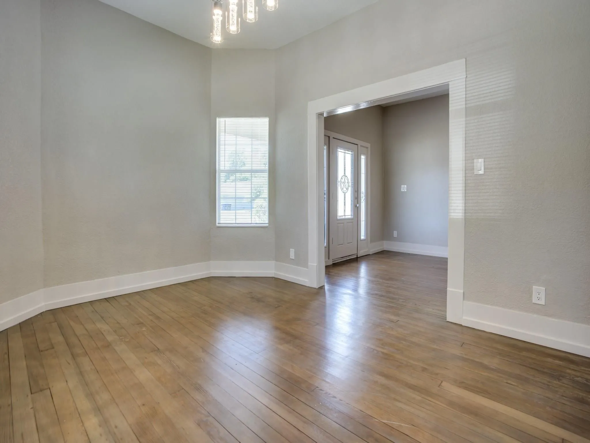 Single Family Residence For Rent in Grayson County , 901 W Morton Street, Denison, Texas 75020, 4 Bedroom, 2 Bathroom, Garage spaces, 1,805 Sqft, built in 1930, mls#21318963, Real Estate Agent in Denison, Homes For Rent in Grayson county, Homes For Rent in Denison, Realtor in Denison Texas, Real Estate Brokerage Independent Realty Texas, Luminita Cordes Realtor
