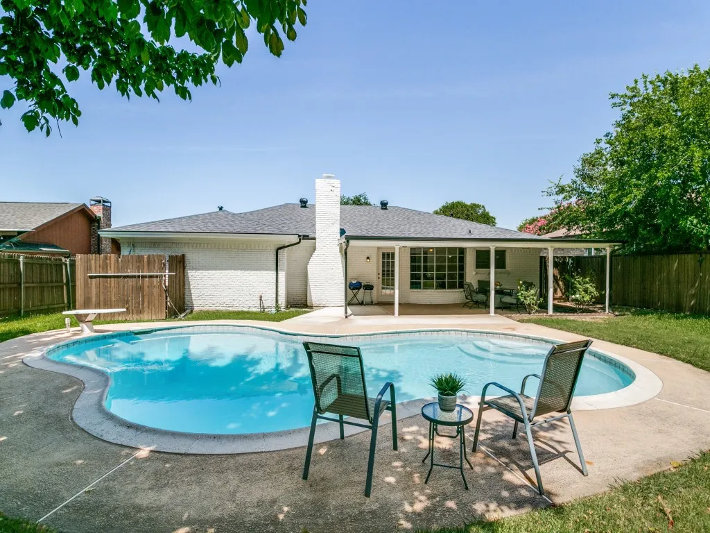 Single Family Residence For Sale in Tarrant County , 3120 Spring Grove Drive, Bedford, Texas 76021, 3 Bedroom, 2 Bathroom, 2 Garage spaces, 1,538 Sqft, built in 1973, mls#21318839, Real Estate Agent in Bedford, Homes For Sale in Tarrant county, Homes For Sale in Bedford, Realtor in Bedford Texas, Real Estate Brokerage Independent Realty Texas, Luminita Cordes Realtor