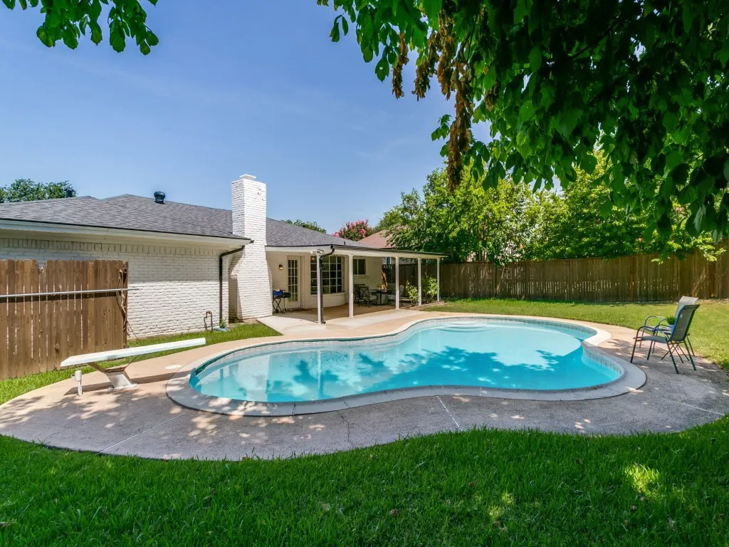 Single Family Residence For Sale in Tarrant County , 3120 Spring Grove Drive, Bedford, Texas 76021, 3 Bedroom, 2 Bathroom, 2 Garage spaces, 1,538 Sqft, built in 1973, mls#21318839, Real Estate Agent in Bedford, Homes For Sale in Tarrant county, Homes For Sale in Bedford, Realtor in Bedford Texas, Real Estate Brokerage Independent Realty Texas, Luminita Cordes Realtor