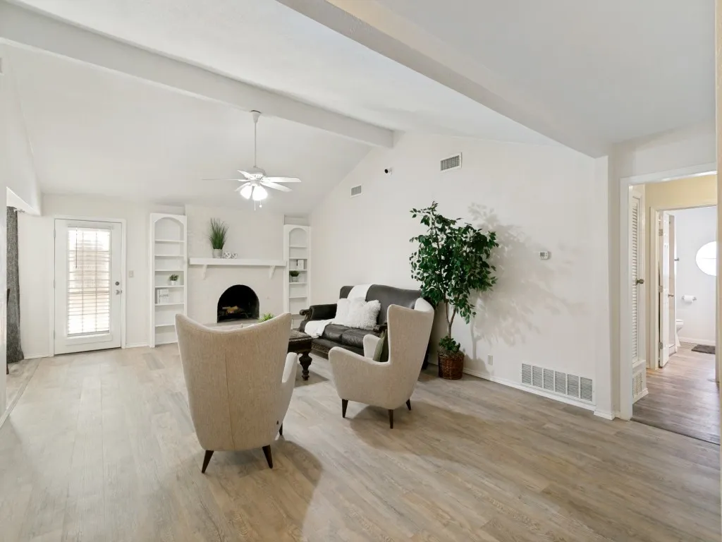 Single Family Residence For Sale in Tarrant County , 3120 Spring Grove Drive, Bedford, Texas 76021, 3 Bedroom, 2 Bathroom, 2 Garage spaces, 1,538 Sqft, built in 1973, mls#21318839, Real Estate Agent in Bedford, Homes For Sale in Tarrant county, Homes For Sale in Bedford, Realtor in Bedford Texas, Real Estate Brokerage Independent Realty Texas, Luminita Cordes Realtor