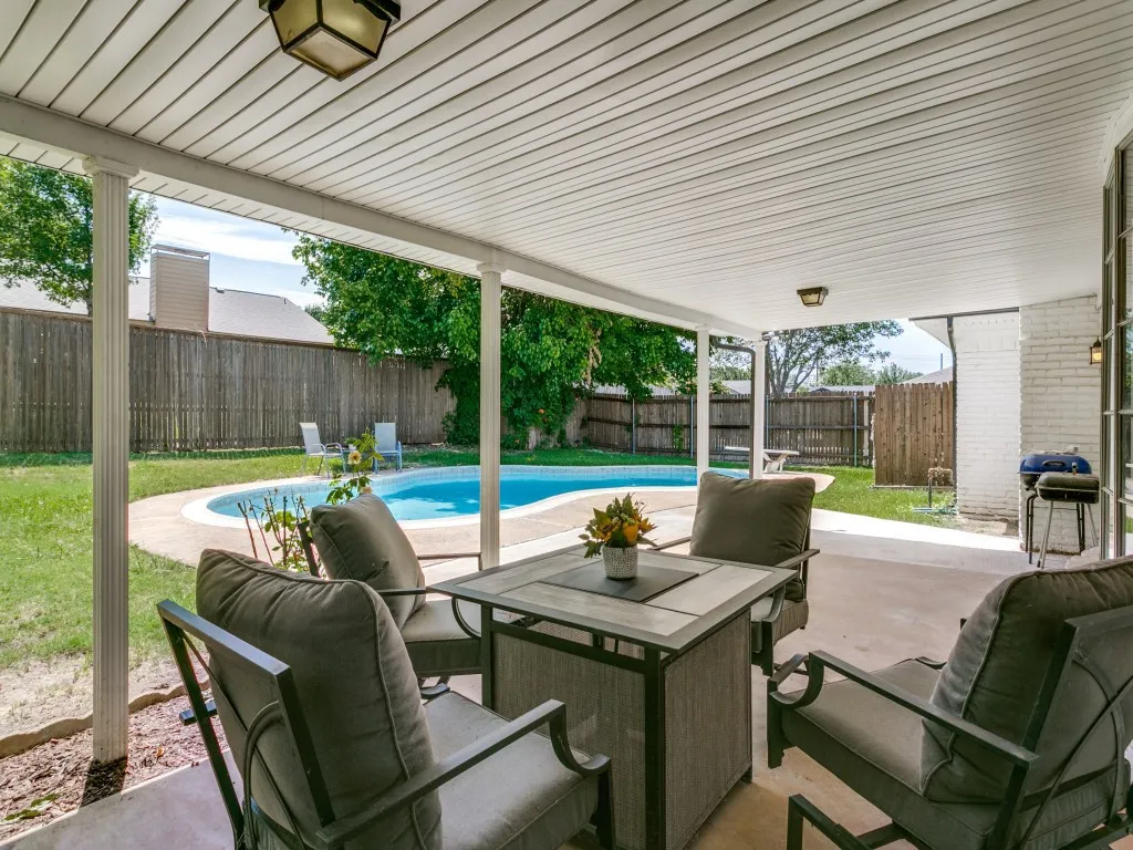 Single Family Residence For Sale in Tarrant County , 3120 Spring Grove Drive, Bedford, Texas 76021, 3 Bedroom, 2 Bathroom, 2 Garage spaces, 1,538 Sqft, built in 1973, mls#21318839, Real Estate Agent in Bedford, Homes For Sale in Tarrant county, Homes For Sale in Bedford, Realtor in Bedford Texas, Real Estate Brokerage Independent Realty Texas, Luminita Cordes Realtor