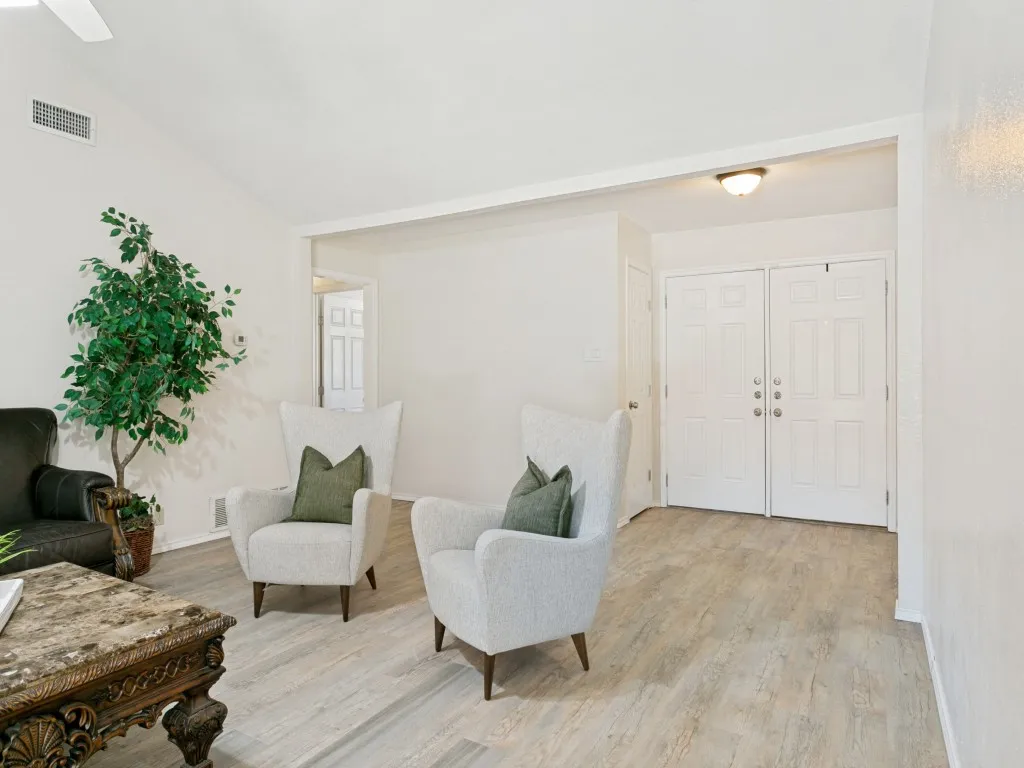 Single Family Residence For Sale in Tarrant County , 3120 Spring Grove Drive, Bedford, Texas 76021, 3 Bedroom, 2 Bathroom, 2 Garage spaces, 1,538 Sqft, built in 1973, mls#21318839, Real Estate Agent in Bedford, Homes For Sale in Tarrant county, Homes For Sale in Bedford, Realtor in Bedford Texas, Real Estate Brokerage Independent Realty Texas, Luminita Cordes Realtor
