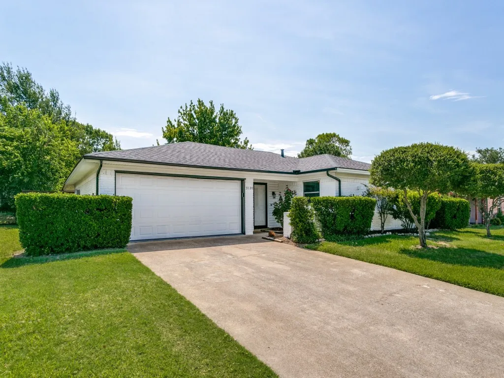 Single Family Residence For Sale in Tarrant County , 3120 Spring Grove Drive, Bedford, Texas 76021, 3 Bedroom, 2 Bathroom, 2 Garage spaces, 1,538 Sqft, built in 1973, mls#21318839, Real Estate Agent in Bedford, Homes For Sale in Tarrant county, Homes For Sale in Bedford, Realtor in Bedford Texas, Real Estate Brokerage Independent Realty Texas, Luminita Cordes Realtor