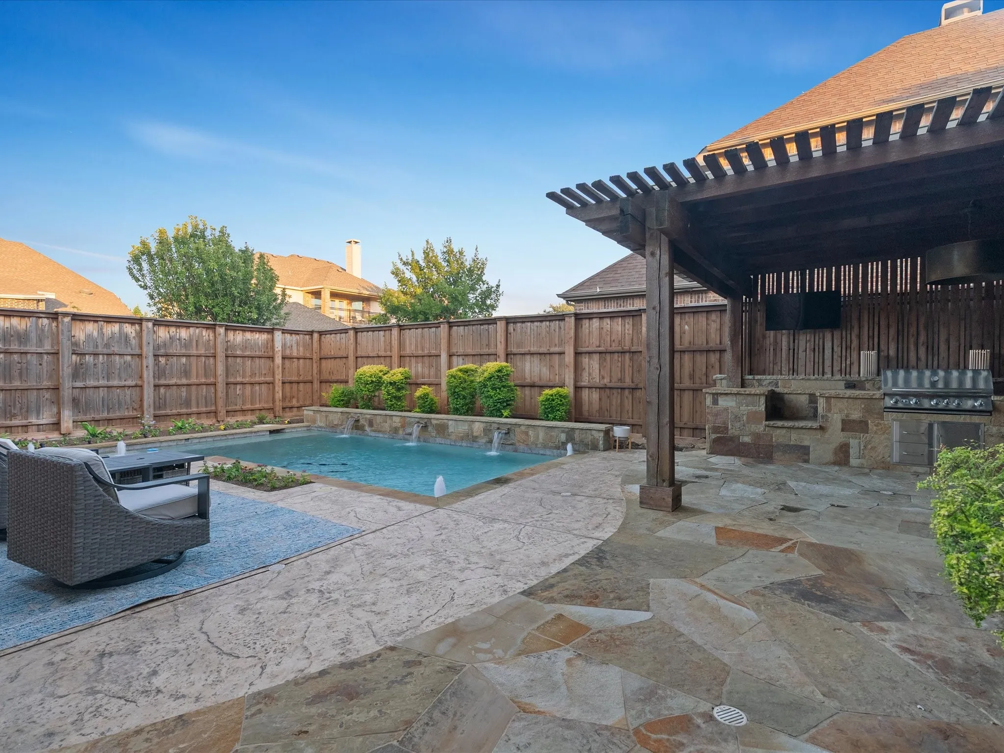 Single Family Residence For Sale in Denton County , 417 Mordred Lane, Lewisville, Texas 75056, 4 Bedroom, 3 Bathroom, 2 Garage spaces, 3,426 Sqft, built in 2006, mls#21315940, Real Estate Agent in Lewisville, Homes For Sale in Denton county, Homes For Sale in Lewisville, Realtor in Lewisville Texas, Real Estate Brokerage Independent Realty Texas, Luminita Cordes Realtor