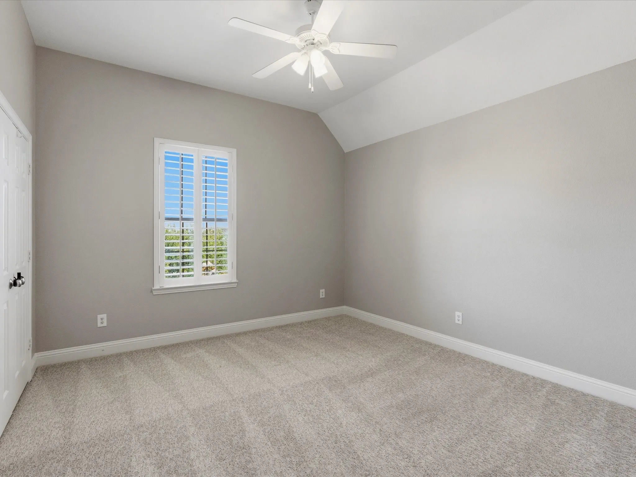 Single Family Residence For Sale in Denton County , 417 Mordred Lane, Lewisville, Texas 75056, 4 Bedroom, 3 Bathroom, 2 Garage spaces, 3,426 Sqft, built in 2006, mls#21315940, Real Estate Agent in Lewisville, Homes For Sale in Denton county, Homes For Sale in Lewisville, Realtor in Lewisville Texas, Real Estate Brokerage Independent Realty Texas, Luminita Cordes Realtor
