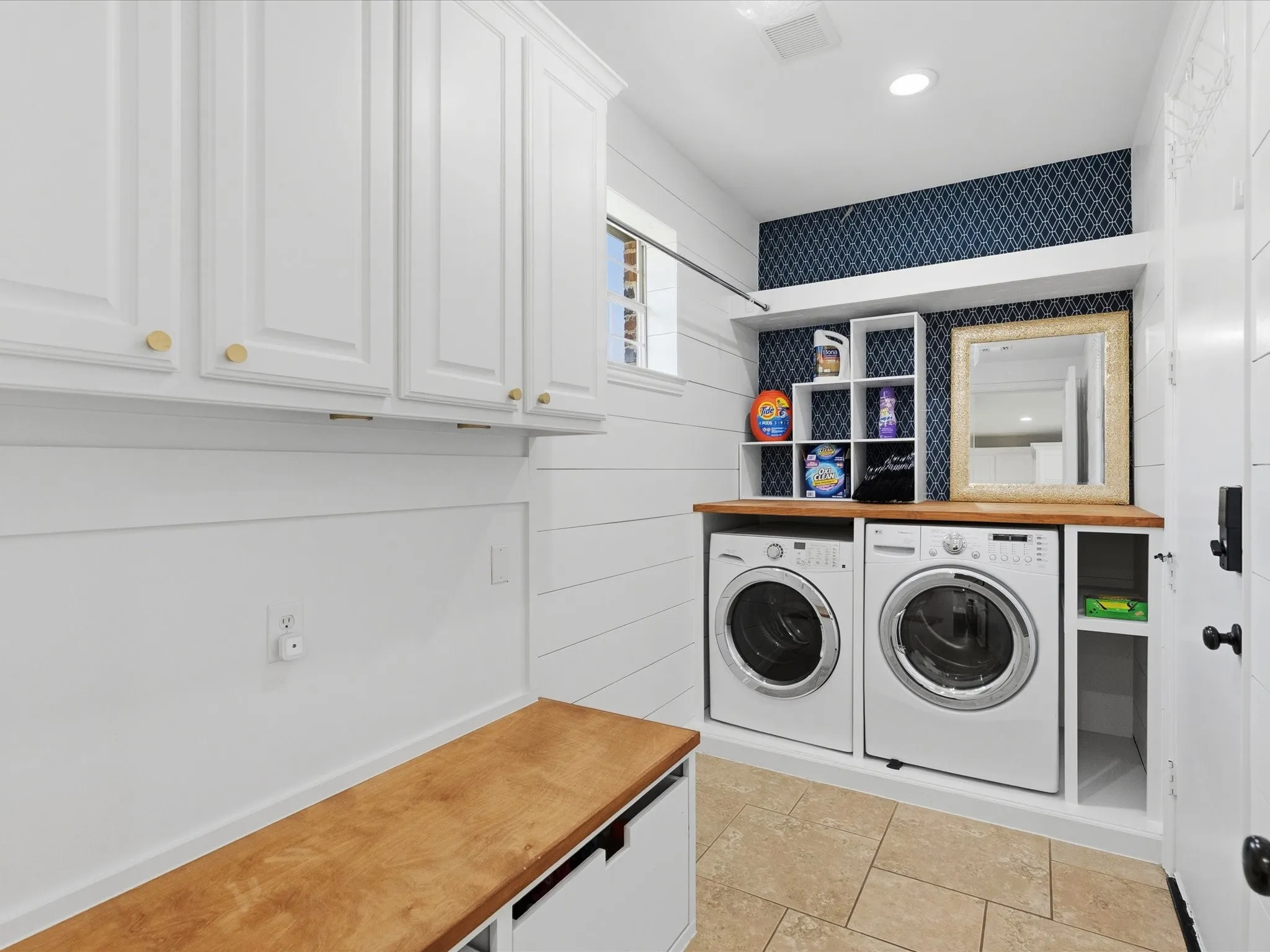 Single Family Residence For Sale in Denton County , 417 Mordred Lane, Lewisville, Texas 75056, 4 Bedroom, 3 Bathroom, 2 Garage spaces, 3,426 Sqft, built in 2006, mls#21315940, Real Estate Agent in Lewisville, Homes For Sale in Denton county, Homes For Sale in Lewisville, Realtor in Lewisville Texas, Real Estate Brokerage Independent Realty Texas, Luminita Cordes Realtor