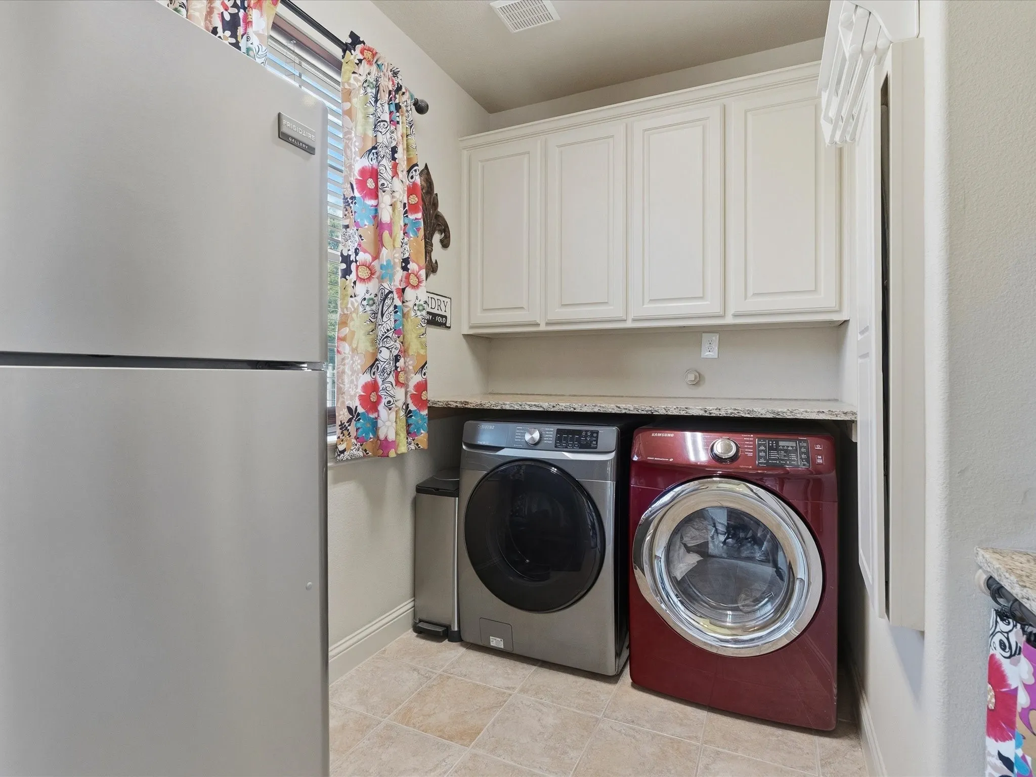 Single Family Residence For Sale in Denton County , 2201 Lady Cornwall Drive, Lewisville, Texas 75056, 5 Bedroom, 5 Bathroom, 3 Garage spaces, 4,339 Sqft, built in 2006, mls#21317093, Real Estate Agent in Lewisville, Homes For Sale in Denton county, Homes For Sale in Lewisville, Realtor in Lewisville Texas, Real Estate Brokerage Independent Realty Texas, Luminita Cordes Realtor