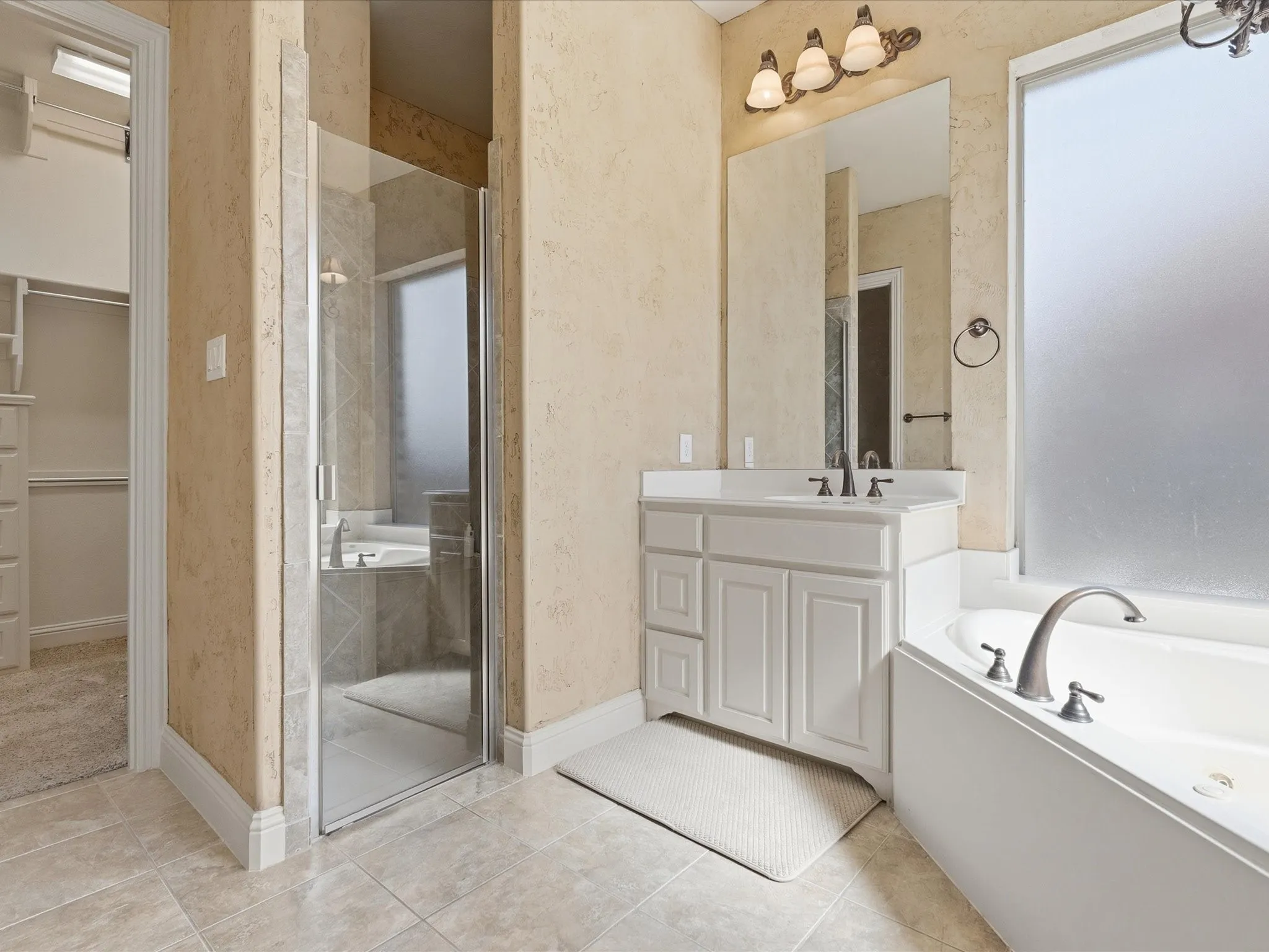 Single Family Residence For Sale in Denton County , 2201 Lady Cornwall Drive, Lewisville, Texas 75056, 5 Bedroom, 5 Bathroom, 3 Garage spaces, 4,339 Sqft, built in 2006, mls#21317093, Real Estate Agent in Lewisville, Homes For Sale in Denton county, Homes For Sale in Lewisville, Realtor in Lewisville Texas, Real Estate Brokerage Independent Realty Texas, Luminita Cordes Realtor