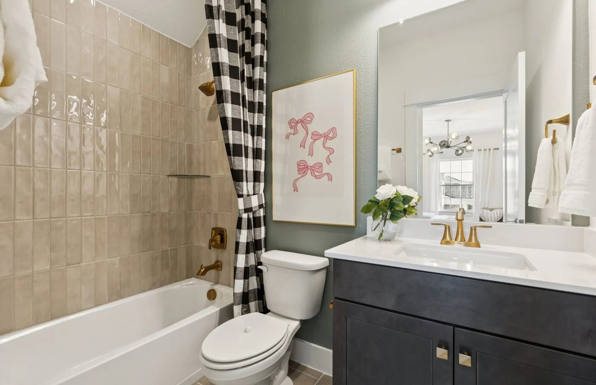 *Model Representation - Spacious secondary bathroom