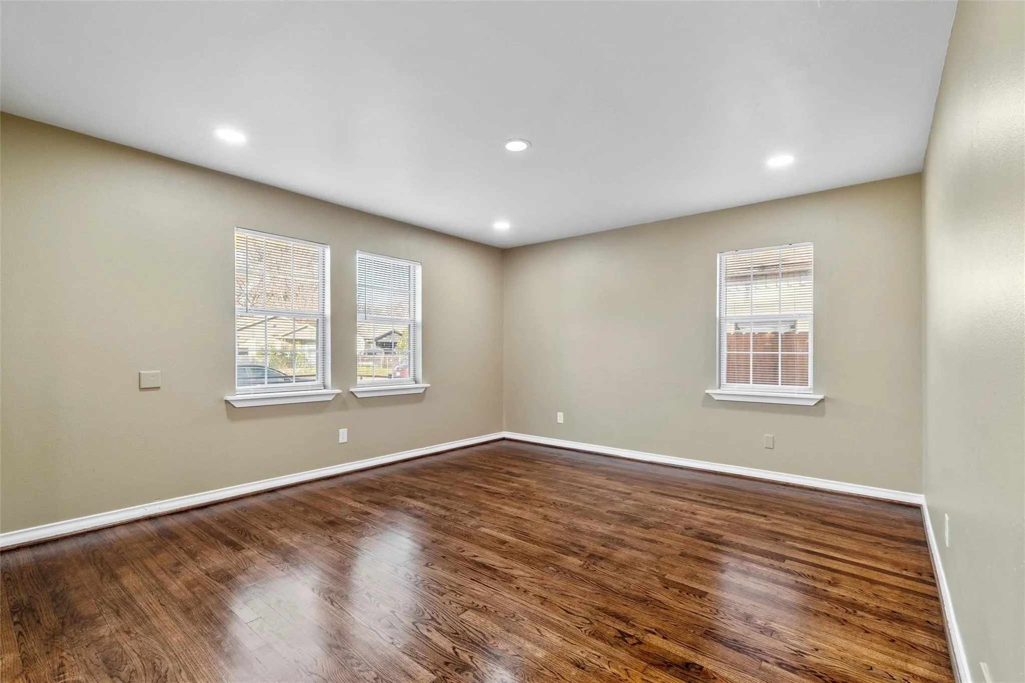 Duplex For Sale in Dallas County , 8714 Quinn Street A, Dallas, Texas 75217, 5 Bedroom, 4 Bathroom, Garage spaces, 2,264 Sqft, built in 1962, mls#21312558, Real Estate Agent in Dallas, Homes For Sale in Dallas county, Homes For Sale in Dallas, Realtor in Dallas Texas, Real Estate Brokerage Independent Realty Texas, Luminita Cordes Realtor