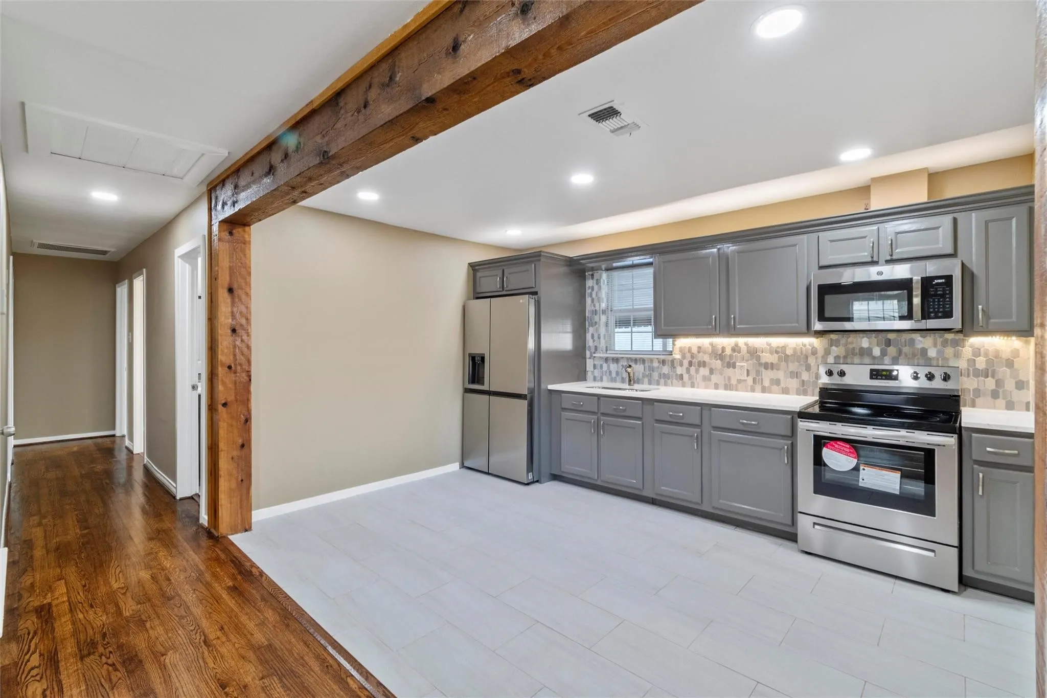 Duplex For Sale in Dallas County , 8714 Quinn Street A, Dallas, Texas 75217, 5 Bedroom, 4 Bathroom, Garage spaces, 2,264 Sqft, built in 1962, mls#21312558, Real Estate Agent in Dallas, Homes For Sale in Dallas county, Homes For Sale in Dallas, Realtor in Dallas Texas, Real Estate Brokerage Independent Realty Texas, Luminita Cordes Realtor