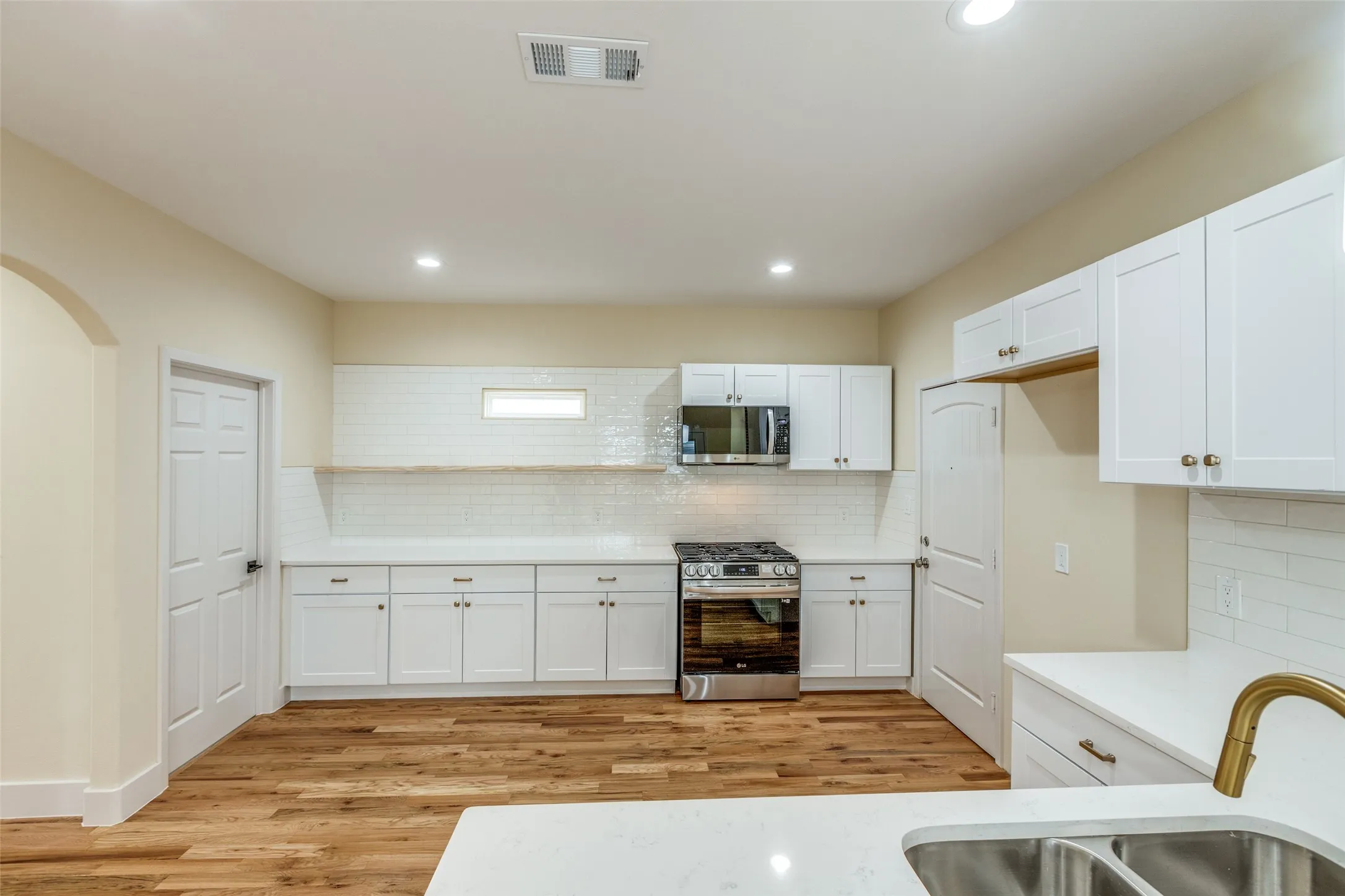 Single Family Residence For Sale in Collin County , 11651 Yoakum Drive, Frisco, Texas 75035, 4 Bedroom, 4 Bathroom, 2 Garage spaces, 3,013 Sqft, built in 2007, mls#21318957, Real Estate Agent in Frisco, Homes For Sale in Collin county, Homes For Sale in Frisco, Realtor in Frisco Texas, Real Estate Brokerage Independent Realty Texas, Luminita Cordes Realtor