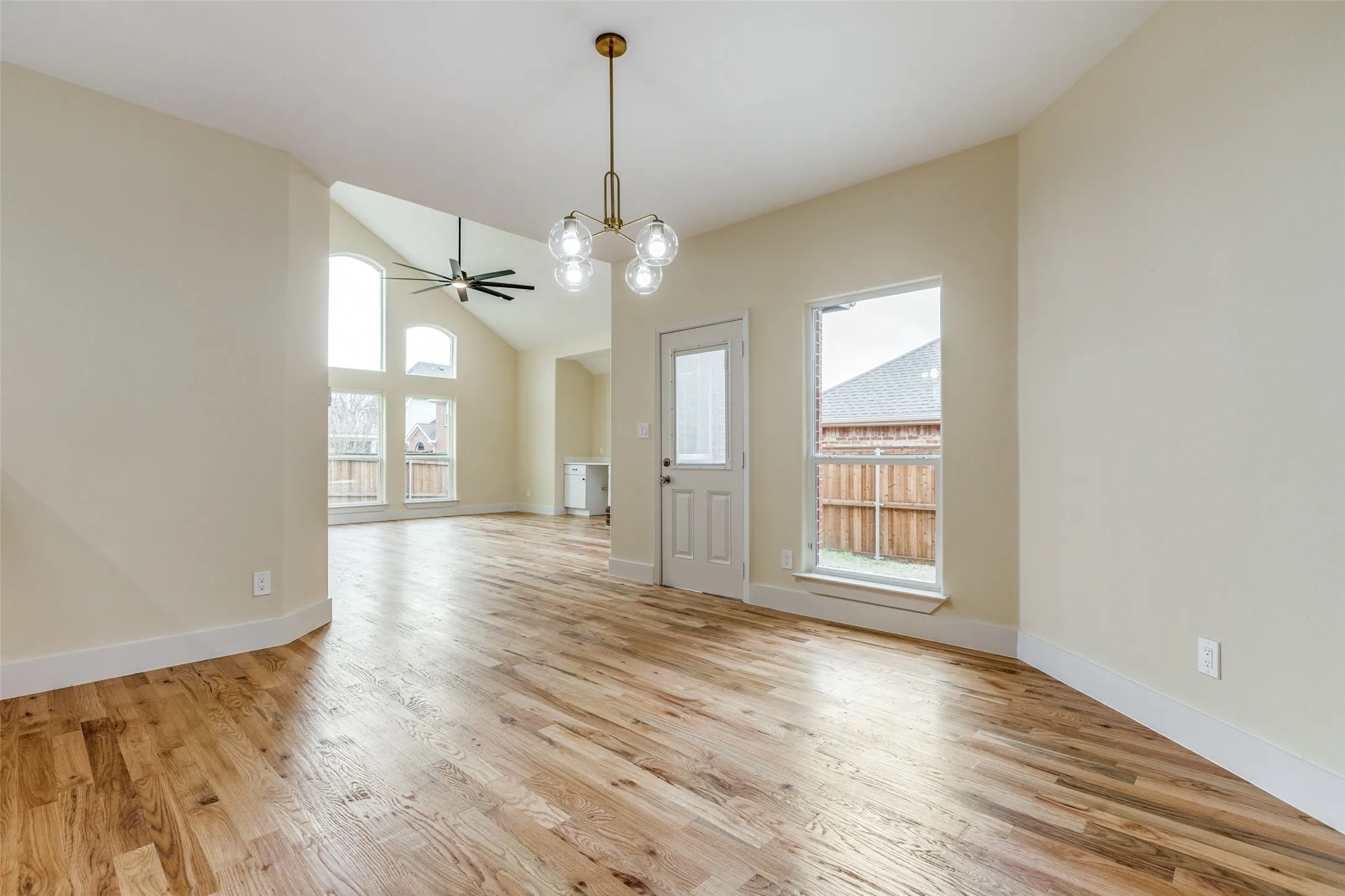 Single Family Residence For Sale in Collin County , 11651 Yoakum Drive, Frisco, Texas 75035, 4 Bedroom, 4 Bathroom, 2 Garage spaces, 3,013 Sqft, built in 2007, mls#21318957, Real Estate Agent in Frisco, Homes For Sale in Collin county, Homes For Sale in Frisco, Realtor in Frisco Texas, Real Estate Brokerage Independent Realty Texas, Luminita Cordes Realtor