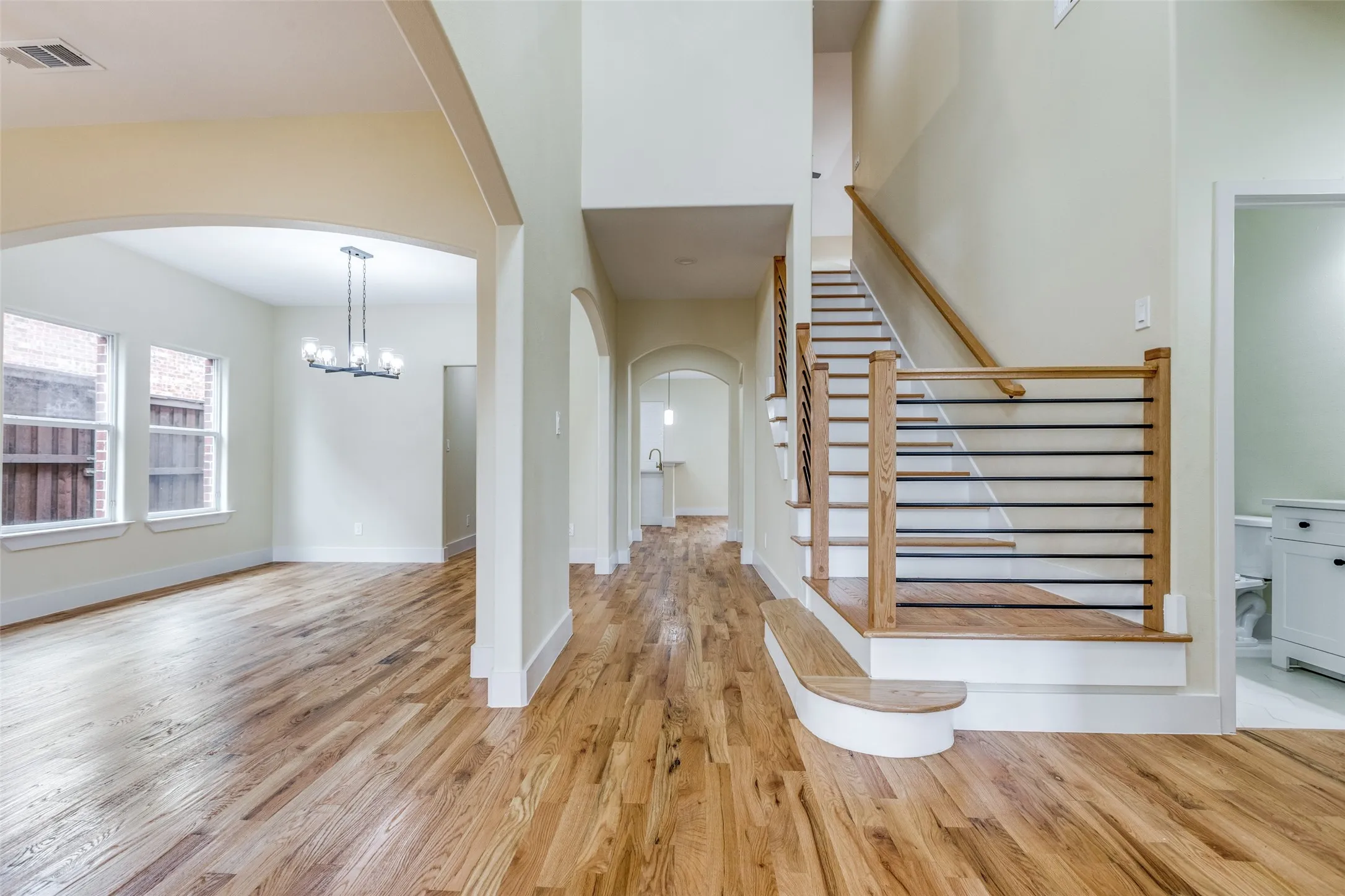 Single Family Residence For Sale in Collin County , 11651 Yoakum Drive, Frisco, Texas 75035, 4 Bedroom, 4 Bathroom, 2 Garage spaces, 3,013 Sqft, built in 2007, mls#21318957, Real Estate Agent in Frisco, Homes For Sale in Collin county, Homes For Sale in Frisco, Realtor in Frisco Texas, Real Estate Brokerage Independent Realty Texas, Luminita Cordes Realtor