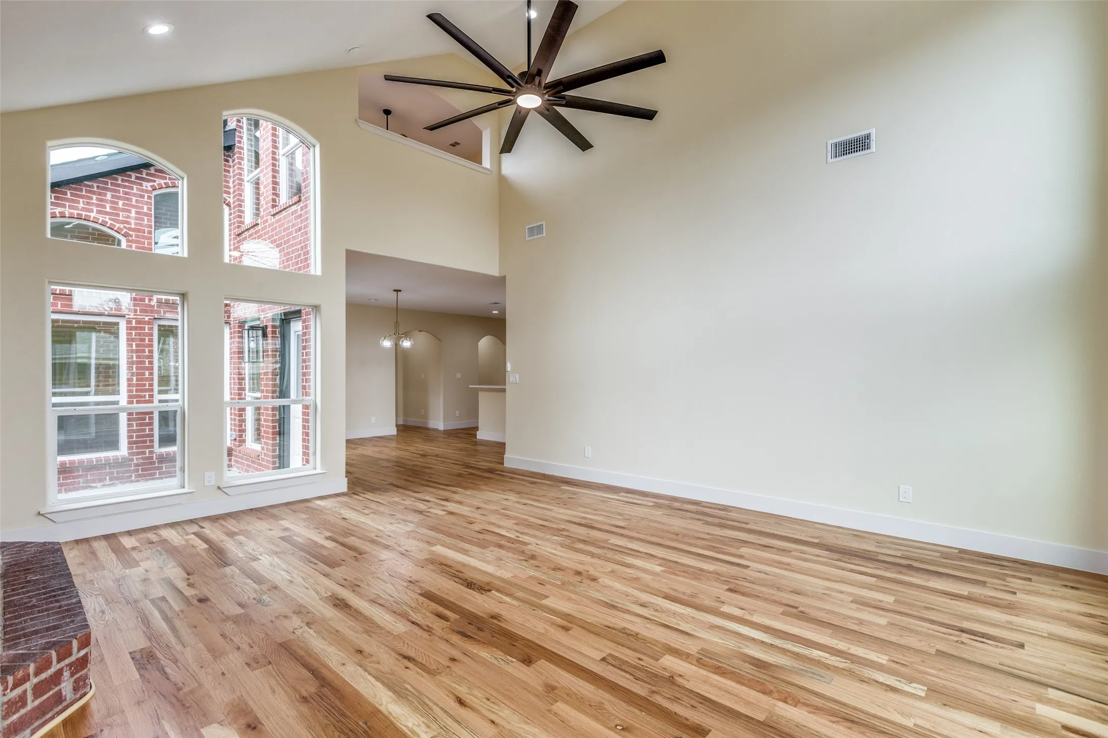 Single Family Residence For Sale in Collin County , 11651 Yoakum Drive, Frisco, Texas 75035, 4 Bedroom, 4 Bathroom, 2 Garage spaces, 3,013 Sqft, built in 2007, mls#21318957, Real Estate Agent in Frisco, Homes For Sale in Collin county, Homes For Sale in Frisco, Realtor in Frisco Texas, Real Estate Brokerage Independent Realty Texas, Luminita Cordes Realtor
