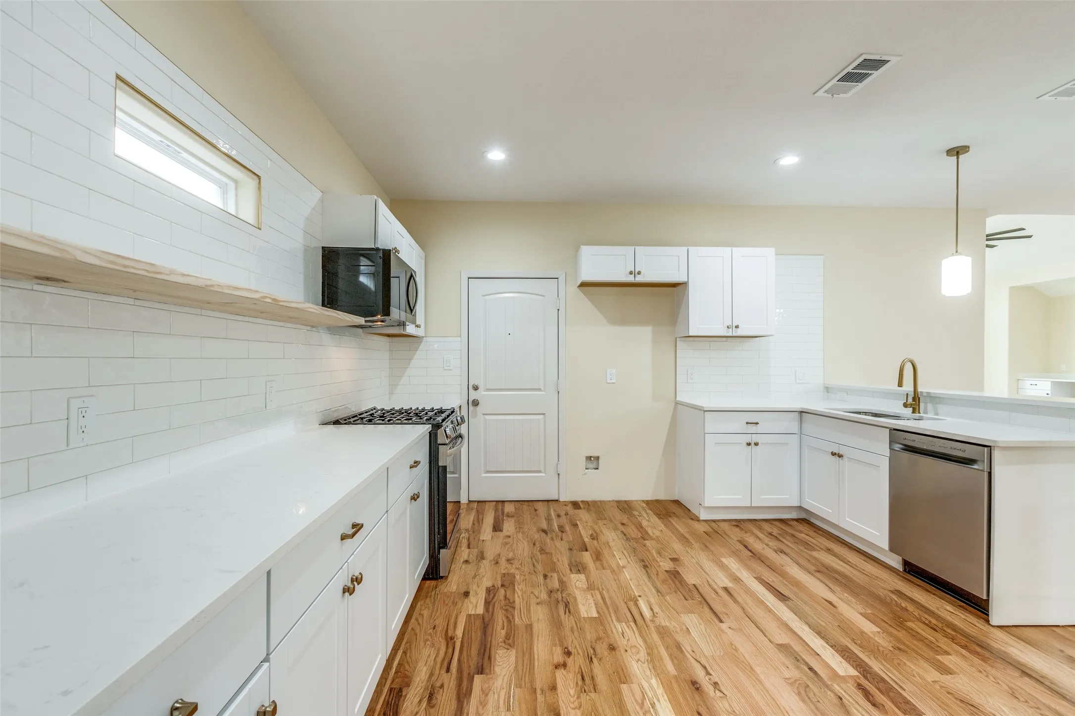 Single Family Residence For Sale in Collin County , 11651 Yoakum Drive, Frisco, Texas 75035, 4 Bedroom, 4 Bathroom, 2 Garage spaces, 3,013 Sqft, built in 2007, mls#21318957, Real Estate Agent in Frisco, Homes For Sale in Collin county, Homes For Sale in Frisco, Realtor in Frisco Texas, Real Estate Brokerage Independent Realty Texas, Luminita Cordes Realtor