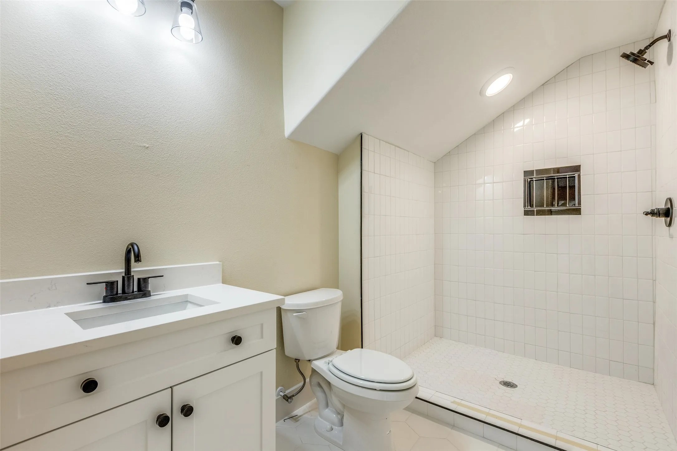 Single Family Residence For Sale in Collin County , 11651 Yoakum Drive, Frisco, Texas 75035, 4 Bedroom, 4 Bathroom, 2 Garage spaces, 3,013 Sqft, built in 2007, mls#21318957, Real Estate Agent in Frisco, Homes For Sale in Collin county, Homes For Sale in Frisco, Realtor in Frisco Texas, Real Estate Brokerage Independent Realty Texas, Luminita Cordes Realtor