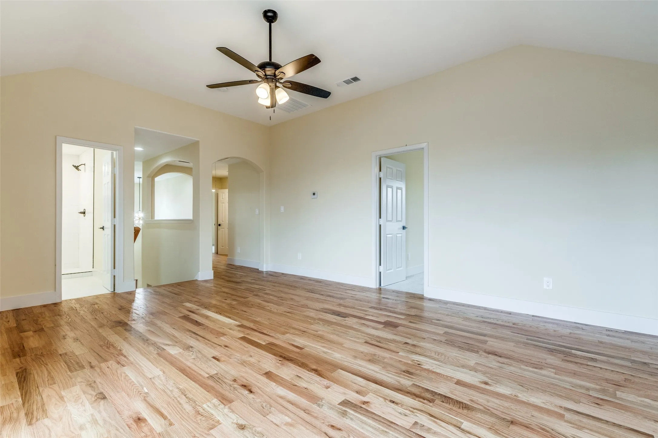 Single Family Residence For Sale in Collin County , 11651 Yoakum Drive, Frisco, Texas 75035, 4 Bedroom, 4 Bathroom, 2 Garage spaces, 3,013 Sqft, built in 2007, mls#21318957, Real Estate Agent in Frisco, Homes For Sale in Collin county, Homes For Sale in Frisco, Realtor in Frisco Texas, Real Estate Brokerage Independent Realty Texas, Luminita Cordes Realtor