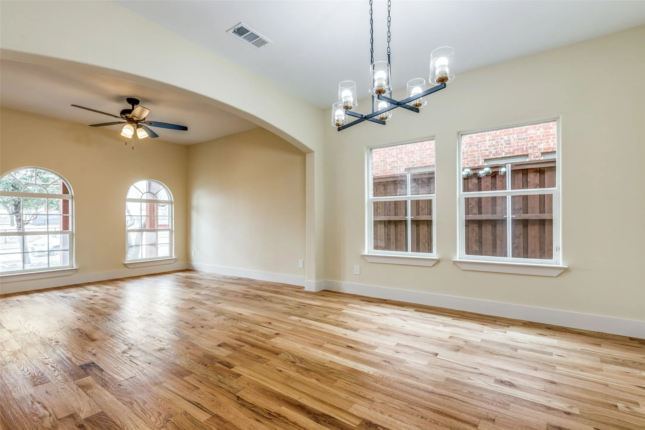 Single Family Residence For Sale in Collin County , 11651 Yoakum Drive, Frisco, Texas 75035, 4 Bedroom, 4 Bathroom, 2 Garage spaces, 3,013 Sqft, built in 2007, mls#21318957, Real Estate Agent in Frisco, Homes For Sale in Collin county, Homes For Sale in Frisco, Realtor in Frisco Texas, Real Estate Brokerage Independent Realty Texas, Luminita Cordes Realtor