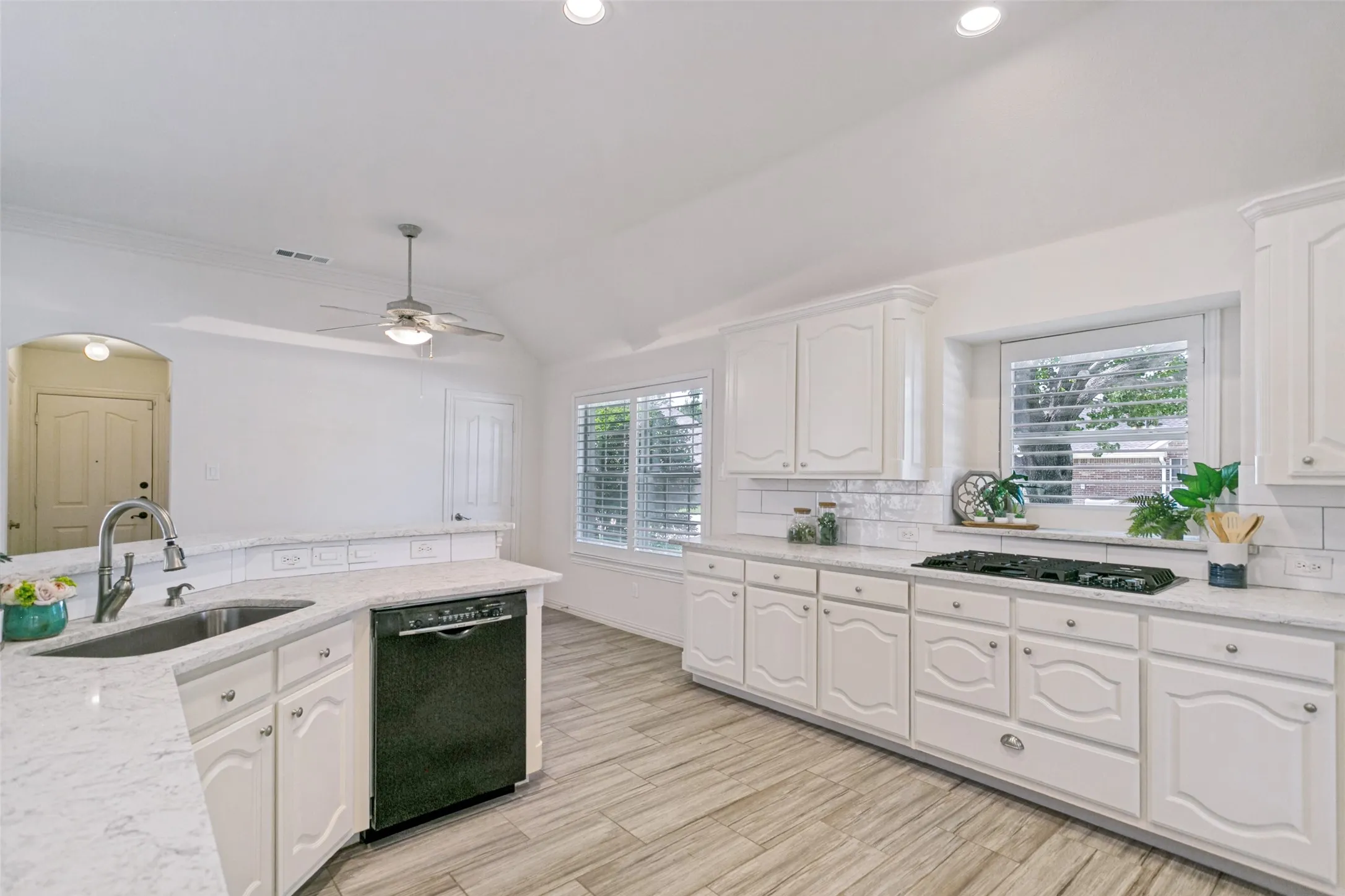 Single Family Residence For Sale in Collin County , 3320 Sedona Lane, Plano, Texas 75025, 3 Bedroom, 3 Bathroom, 2 Garage spaces, 2,373 Sqft, built in 1999, mls#21309279, Real Estate Agent in Plano, Homes For Sale in Collin county, Homes For Sale in Plano, Realtor in Plano Texas, Real Estate Brokerage Independent Realty Texas, Luminita Cordes Realtor