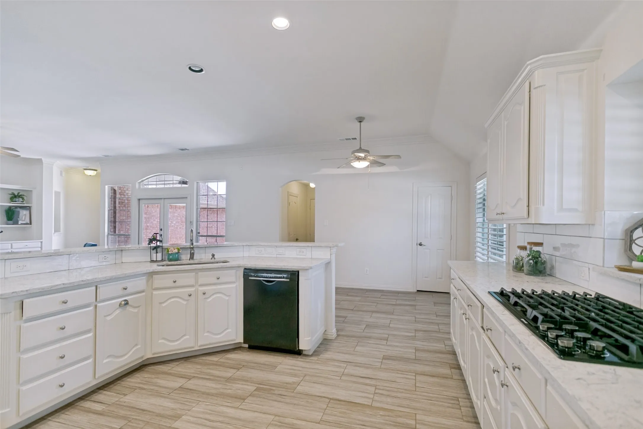 Single Family Residence For Sale in Collin County , 3320 Sedona Lane, Plano, Texas 75025, 3 Bedroom, 3 Bathroom, 2 Garage spaces, 2,373 Sqft, built in 1999, mls#21309279, Real Estate Agent in Plano, Homes For Sale in Collin county, Homes For Sale in Plano, Realtor in Plano Texas, Real Estate Brokerage Independent Realty Texas, Luminita Cordes Realtor