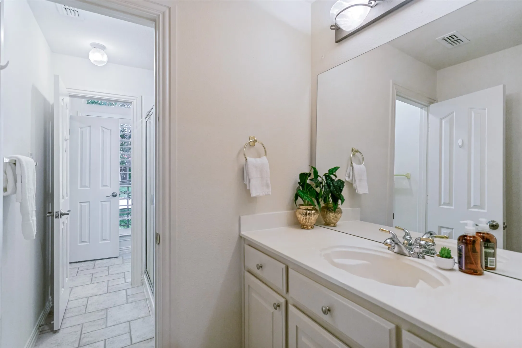 Single Family Residence For Sale in Collin County , 3320 Sedona Lane, Plano, Texas 75025, 3 Bedroom, 3 Bathroom, 2 Garage spaces, 2,373 Sqft, built in 1999, mls#21309279, Real Estate Agent in Plano, Homes For Sale in Collin county, Homes For Sale in Plano, Realtor in Plano Texas, Real Estate Brokerage Independent Realty Texas, Luminita Cordes Realtor