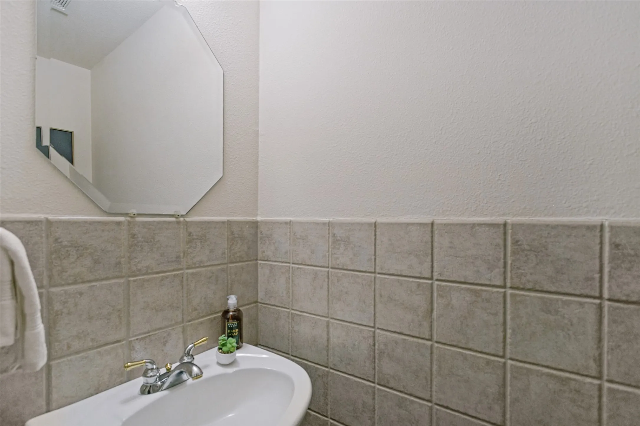 Single Family Residence For Sale in Collin County , 3320 Sedona Lane, Plano, Texas 75025, 3 Bedroom, 3 Bathroom, 2 Garage spaces, 2,373 Sqft, built in 1999, mls#21309279, Real Estate Agent in Plano, Homes For Sale in Collin county, Homes For Sale in Plano, Realtor in Plano Texas, Real Estate Brokerage Independent Realty Texas, Luminita Cordes Realtor