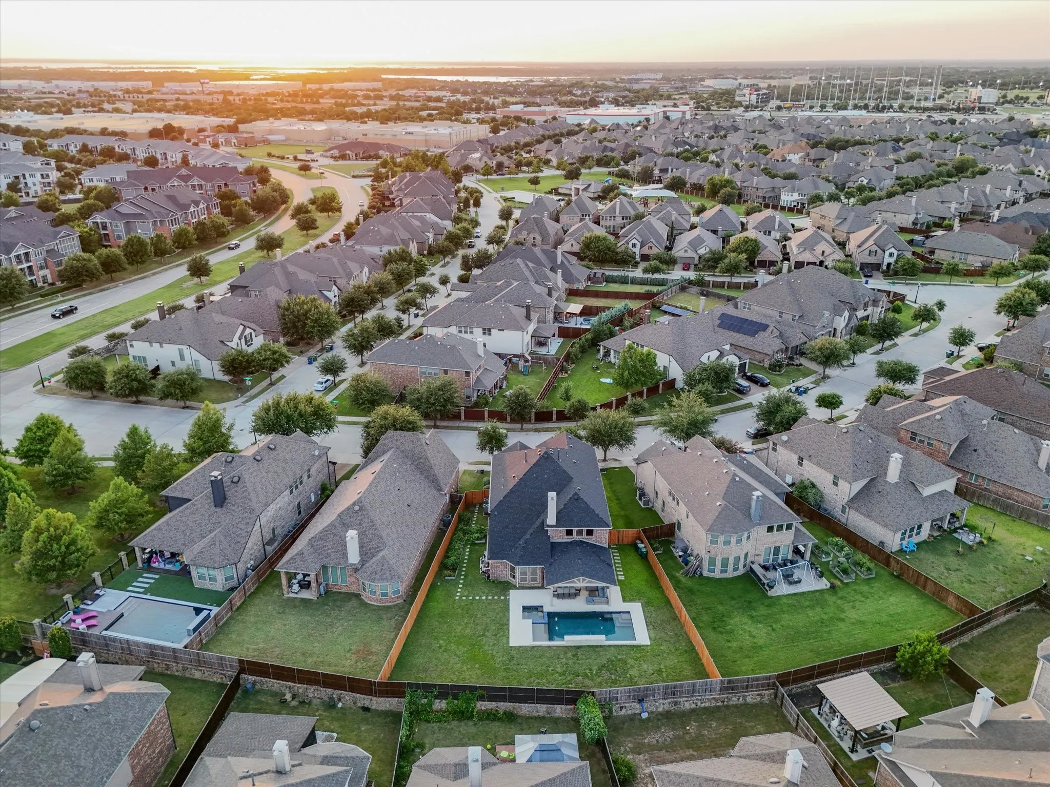 Single Family Residence For Sale in Denton County , 817 Winehart Street, Lewisville, Texas 75056, 5 Bedroom, 4 Bathroom, Garage spaces, 3,459 Sqft, built in 2016, mls#21316422, Real Estate Agent in Lewisville, Homes For Sale in Denton county, Homes For Sale in Lewisville, Realtor in Lewisville Texas, Real Estate Brokerage Independent Realty Texas, Luminita Cordes Realtor