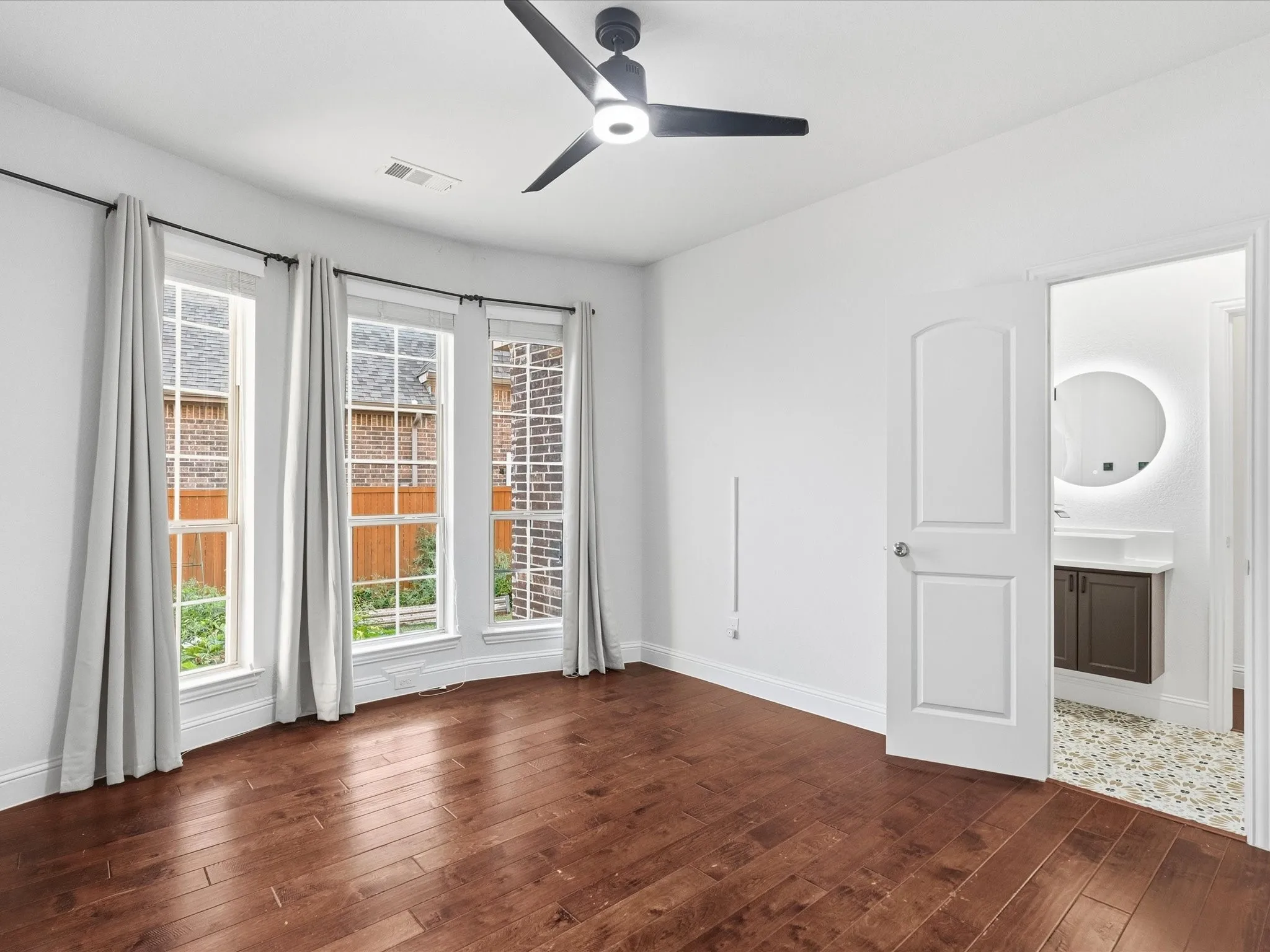 Single Family Residence For Sale in Denton County , 817 Winehart Street, Lewisville, Texas 75056, 5 Bedroom, 4 Bathroom, Garage spaces, 3,459 Sqft, built in 2016, mls#21316422, Real Estate Agent in Lewisville, Homes For Sale in Denton county, Homes For Sale in Lewisville, Realtor in Lewisville Texas, Real Estate Brokerage Independent Realty Texas, Luminita Cordes Realtor