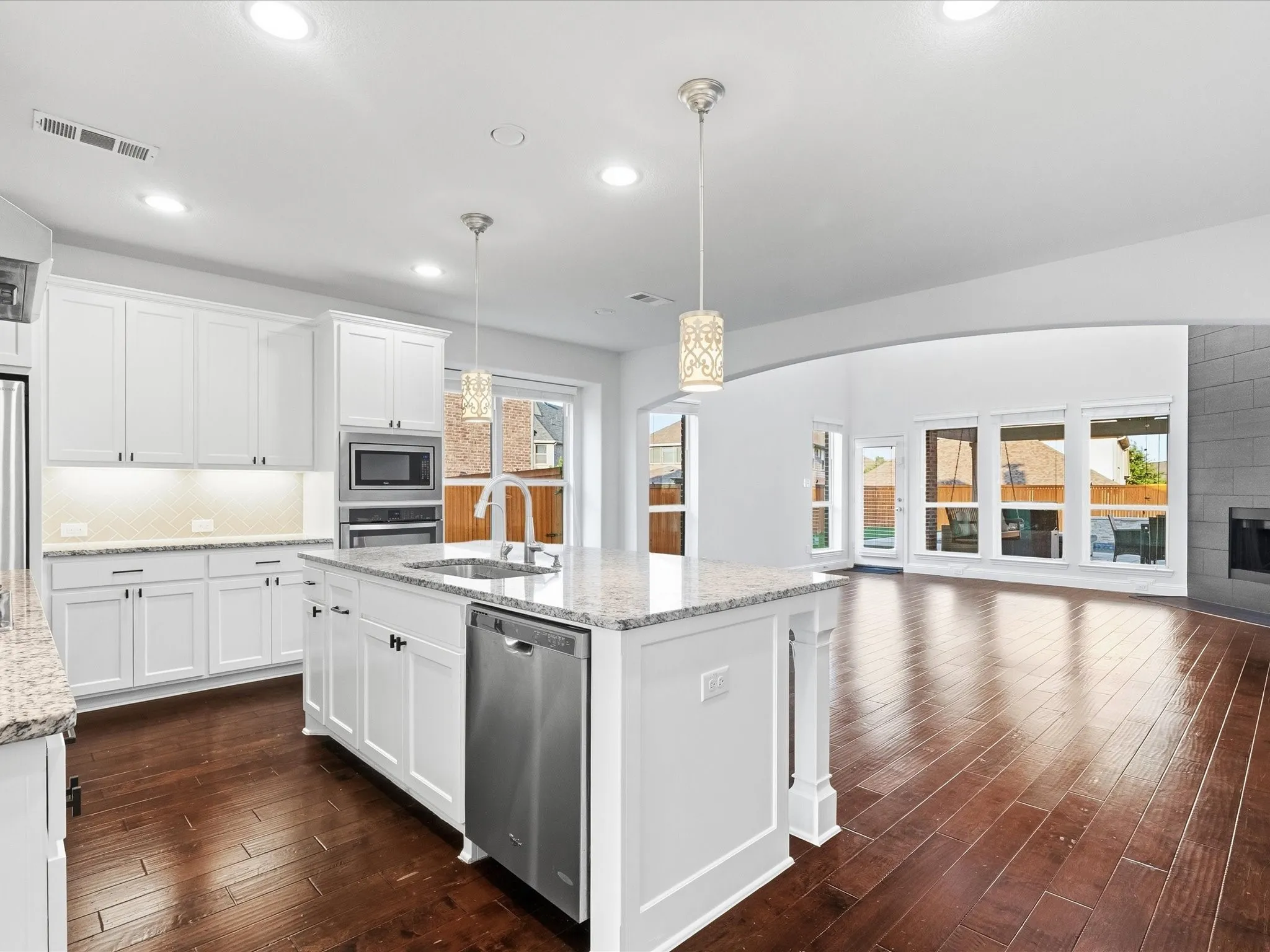 Single Family Residence For Sale in Denton County , 817 Winehart Street, Lewisville, Texas 75056, 5 Bedroom, 4 Bathroom, Garage spaces, 3,459 Sqft, built in 2016, mls#21316422, Real Estate Agent in Lewisville, Homes For Sale in Denton county, Homes For Sale in Lewisville, Realtor in Lewisville Texas, Real Estate Brokerage Independent Realty Texas, Luminita Cordes Realtor