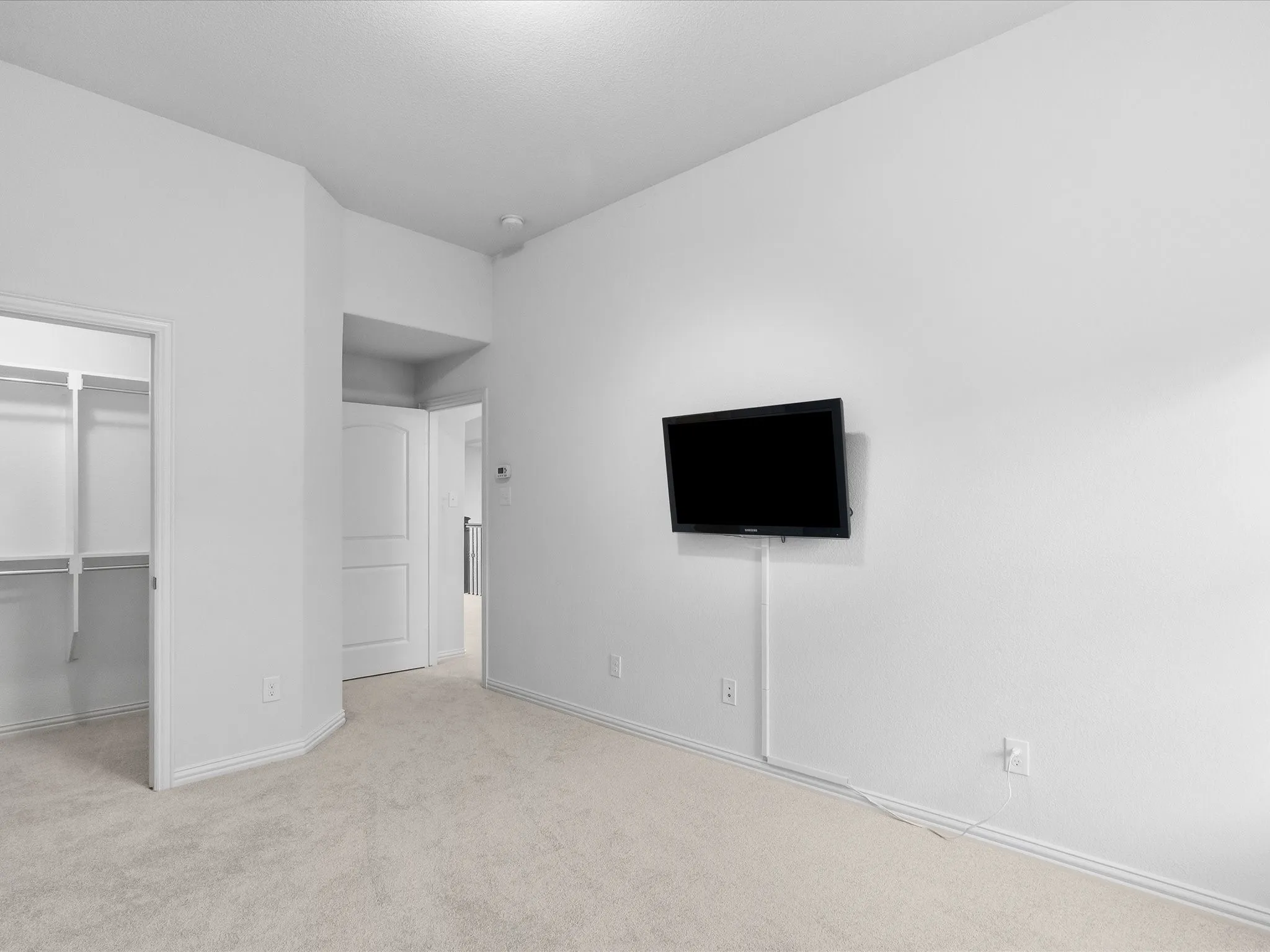 Single Family Residence For Sale in Denton County , 817 Winehart Street, Lewisville, Texas 75056, 5 Bedroom, 4 Bathroom, Garage spaces, 3,459 Sqft, built in 2016, mls#21316422, Real Estate Agent in Lewisville, Homes For Sale in Denton county, Homes For Sale in Lewisville, Realtor in Lewisville Texas, Real Estate Brokerage Independent Realty Texas, Luminita Cordes Realtor