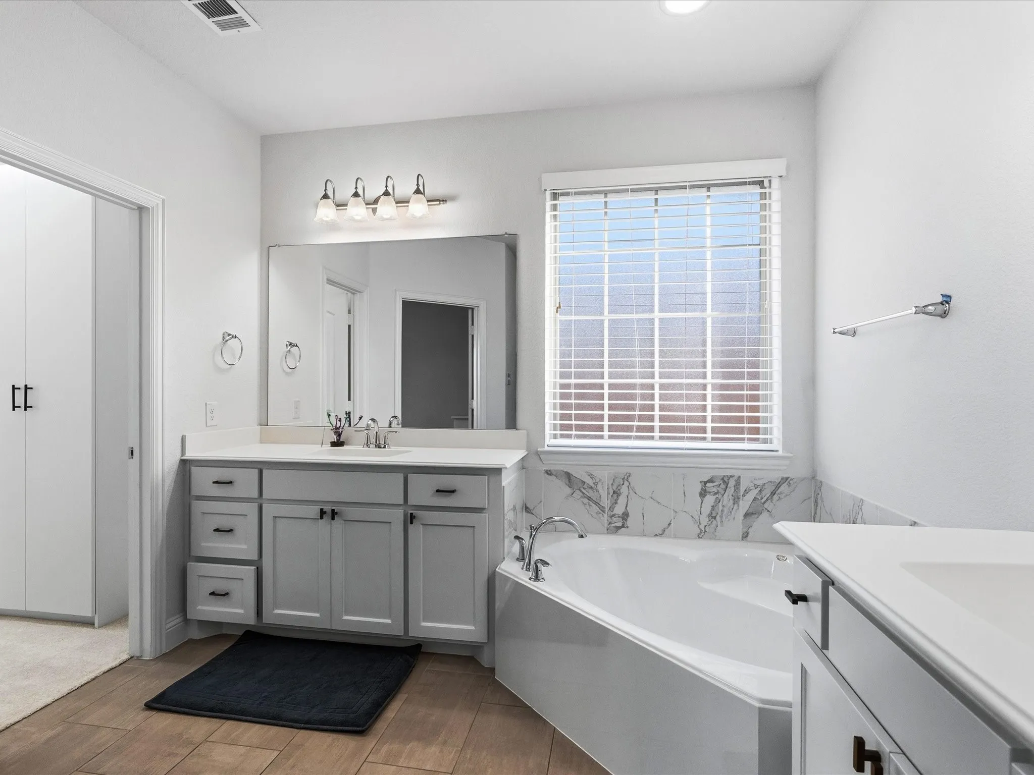 Single Family Residence For Sale in Denton County , 817 Winehart Street, Lewisville, Texas 75056, 5 Bedroom, 4 Bathroom, Garage spaces, 3,459 Sqft, built in 2016, mls#21316422, Real Estate Agent in Lewisville, Homes For Sale in Denton county, Homes For Sale in Lewisville, Realtor in Lewisville Texas, Real Estate Brokerage Independent Realty Texas, Luminita Cordes Realtor
