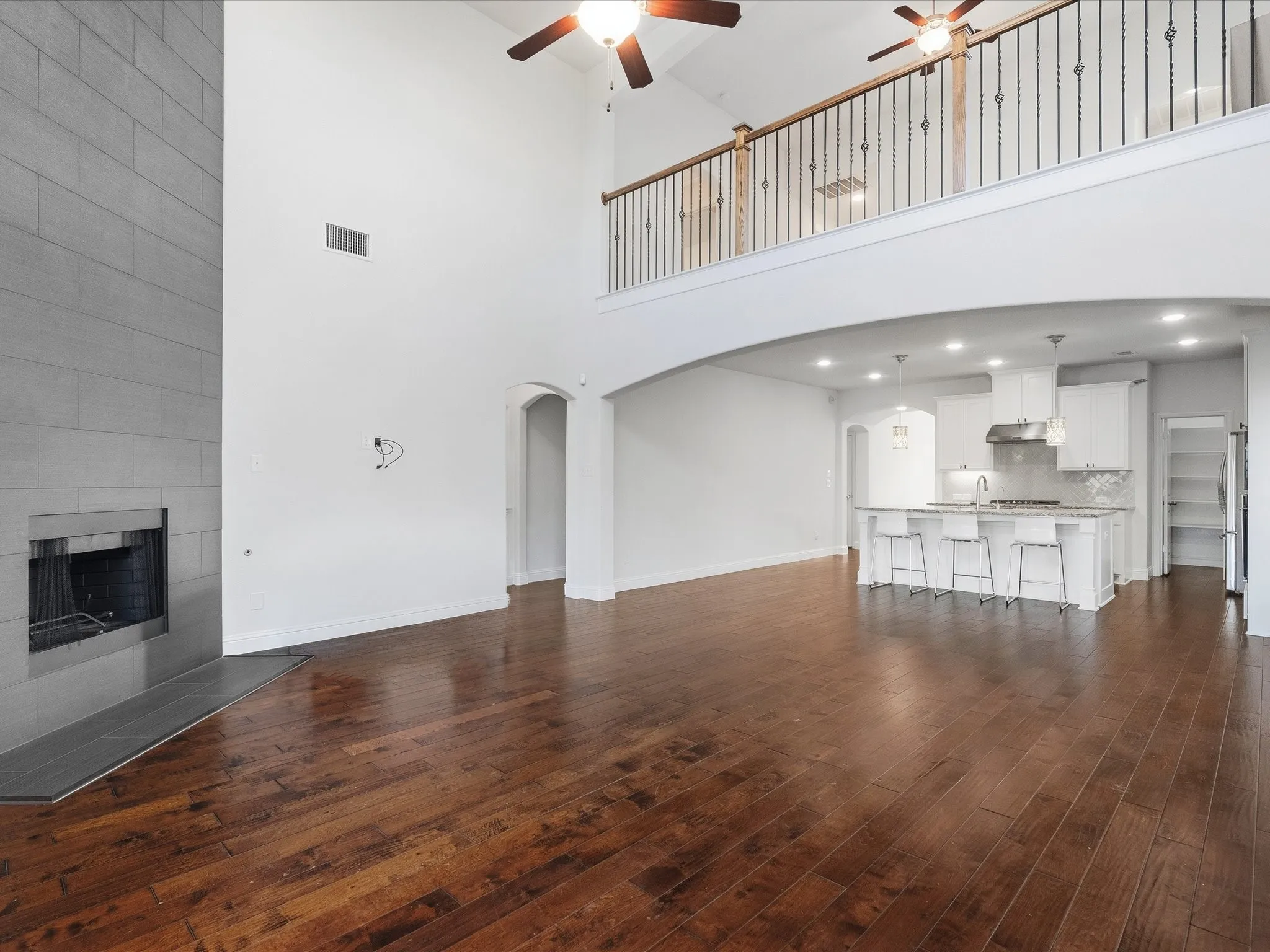 Single Family Residence For Sale in Denton County , 817 Winehart Street, Lewisville, Texas 75056, 5 Bedroom, 4 Bathroom, Garage spaces, 3,459 Sqft, built in 2016, mls#21316422, Real Estate Agent in Lewisville, Homes For Sale in Denton county, Homes For Sale in Lewisville, Realtor in Lewisville Texas, Real Estate Brokerage Independent Realty Texas, Luminita Cordes Realtor