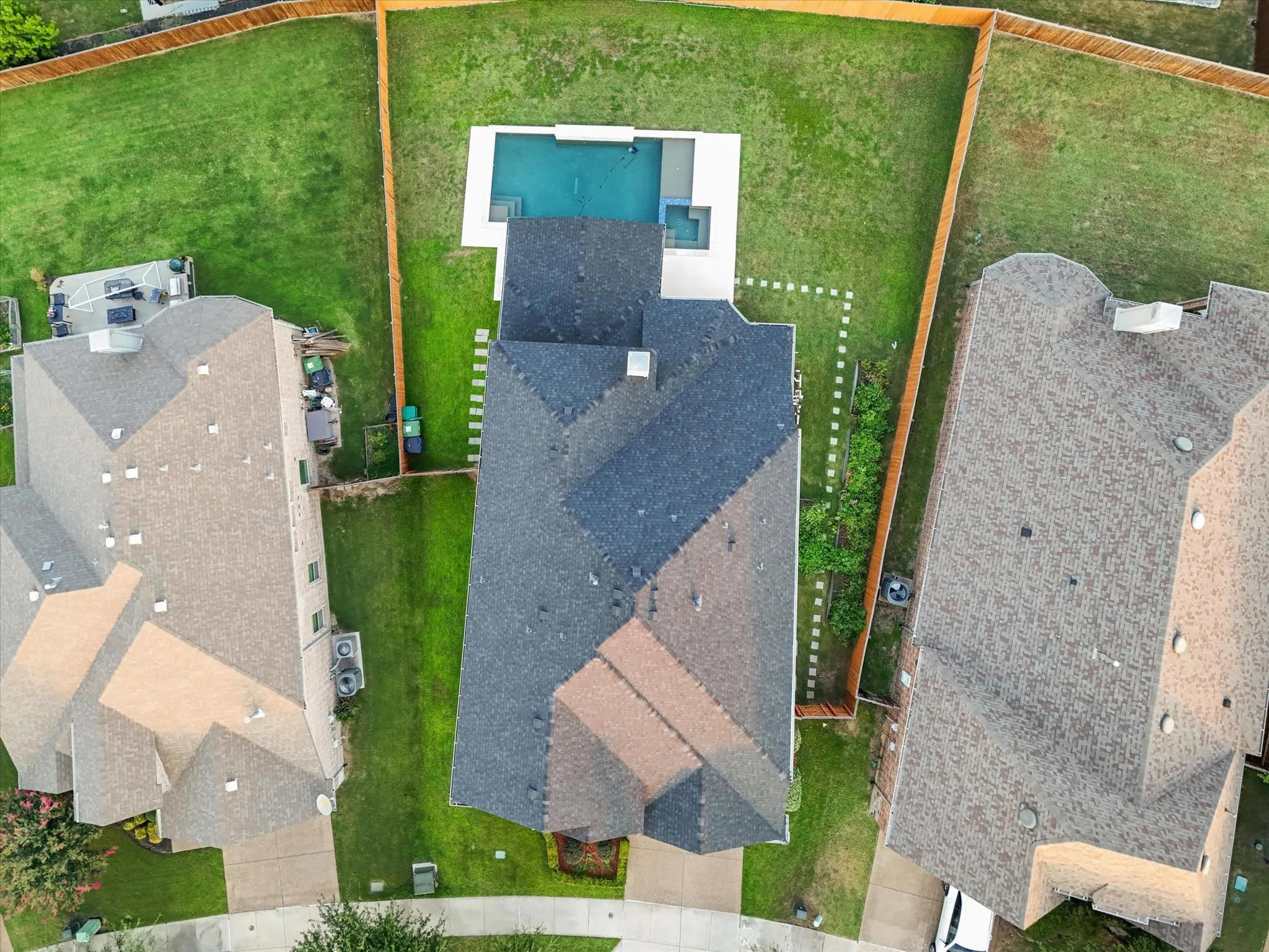 Single Family Residence For Sale in Denton County , 817 Winehart Street, Lewisville, Texas 75056, 5 Bedroom, 4 Bathroom, Garage spaces, 3,459 Sqft, built in 2016, mls#21316422, Real Estate Agent in Lewisville, Homes For Sale in Denton county, Homes For Sale in Lewisville, Realtor in Lewisville Texas, Real Estate Brokerage Independent Realty Texas, Luminita Cordes Realtor