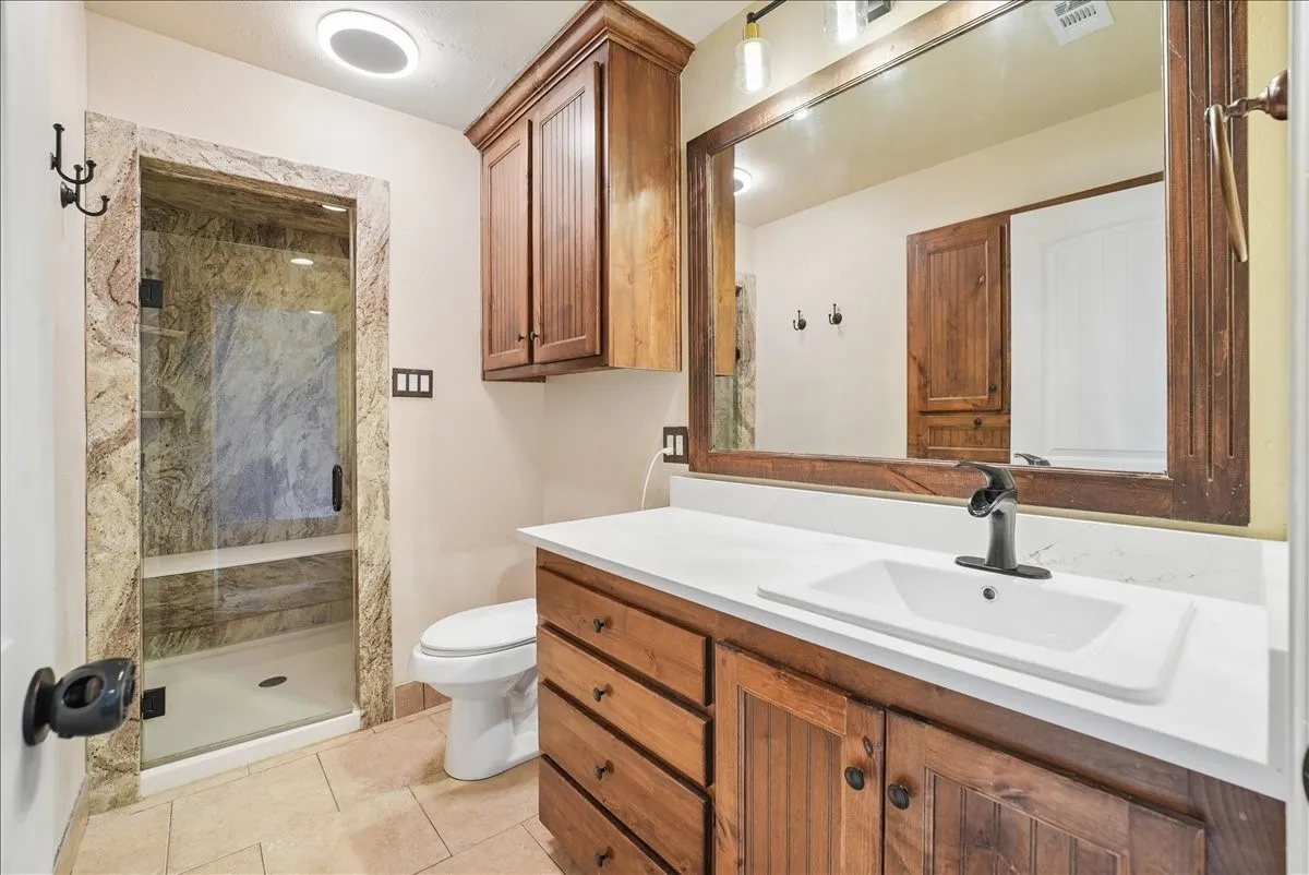 Single Family Residence For Sale in Tarrant County , 2604 S Meadow Drive, Fort Worth, Texas 76133, 3 Bedroom, 2 Bathroom, 2 Garage spaces, 1,474 Sqft, built in 1984, mls#21317984, Real Estate Agent in Fort Worth, Homes For Sale in Tarrant county, Homes For Sale in Fort Worth, Realtor in Fort Worth Texas, Real Estate Brokerage Independent Realty Texas, Luminita Cordes Realtor