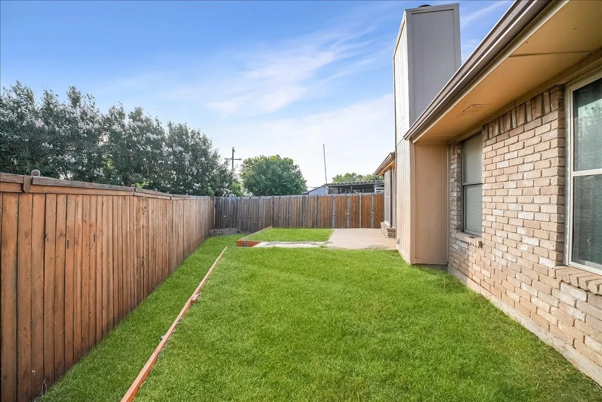 Single Family Residence For Sale in Tarrant County , 2604 S Meadow Drive, Fort Worth, Texas 76133, 3 Bedroom, 2 Bathroom, 2 Garage spaces, 1,474 Sqft, built in 1984, mls#21317984, Real Estate Agent in Fort Worth, Homes For Sale in Tarrant county, Homes For Sale in Fort Worth, Realtor in Fort Worth Texas, Real Estate Brokerage Independent Realty Texas, Luminita Cordes Realtor