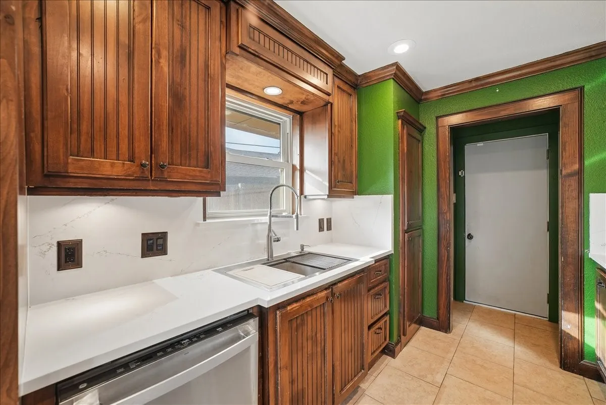 Single Family Residence For Sale in Tarrant County , 2604 S Meadow Drive, Fort Worth, Texas 76133, 3 Bedroom, 2 Bathroom, 2 Garage spaces, 1,474 Sqft, built in 1984, mls#21317984, Real Estate Agent in Fort Worth, Homes For Sale in Tarrant county, Homes For Sale in Fort Worth, Realtor in Fort Worth Texas, Real Estate Brokerage Independent Realty Texas, Luminita Cordes Realtor