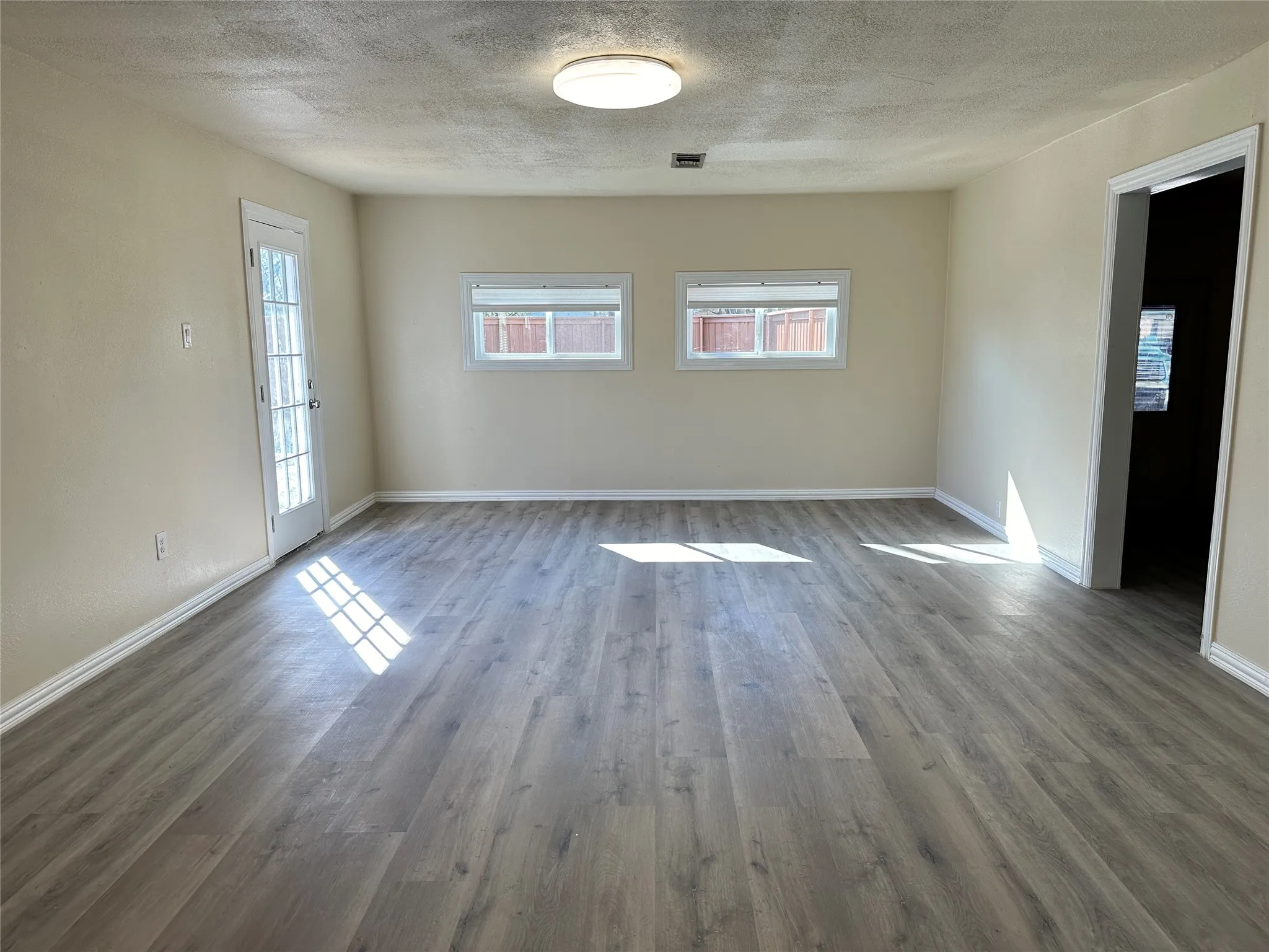 Single Family Residence For Rent in Dallas County , 4706 Sachse Road, Sachse, Texas 75048, 5 Bedroom, 2 Bathroom, Garage spaces, 2,032 Sqft, built in 1960, mls#21315175, Real Estate Agent in Sachse, Homes For Rent in Dallas county, Homes For Rent in Sachse, Realtor in Sachse Texas, Real Estate Brokerage Independent Realty Texas, Luminita Cordes Realtor