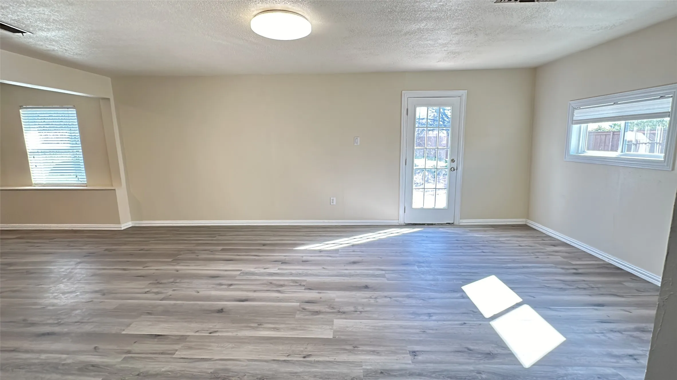 Single Family Residence For Rent in Dallas County , 4706 Sachse Road, Sachse, Texas 75048, 5 Bedroom, 2 Bathroom, Garage spaces, 2,032 Sqft, built in 1960, mls#21315175, Real Estate Agent in Sachse, Homes For Rent in Dallas county, Homes For Rent in Sachse, Realtor in Sachse Texas, Real Estate Brokerage Independent Realty Texas, Luminita Cordes Realtor