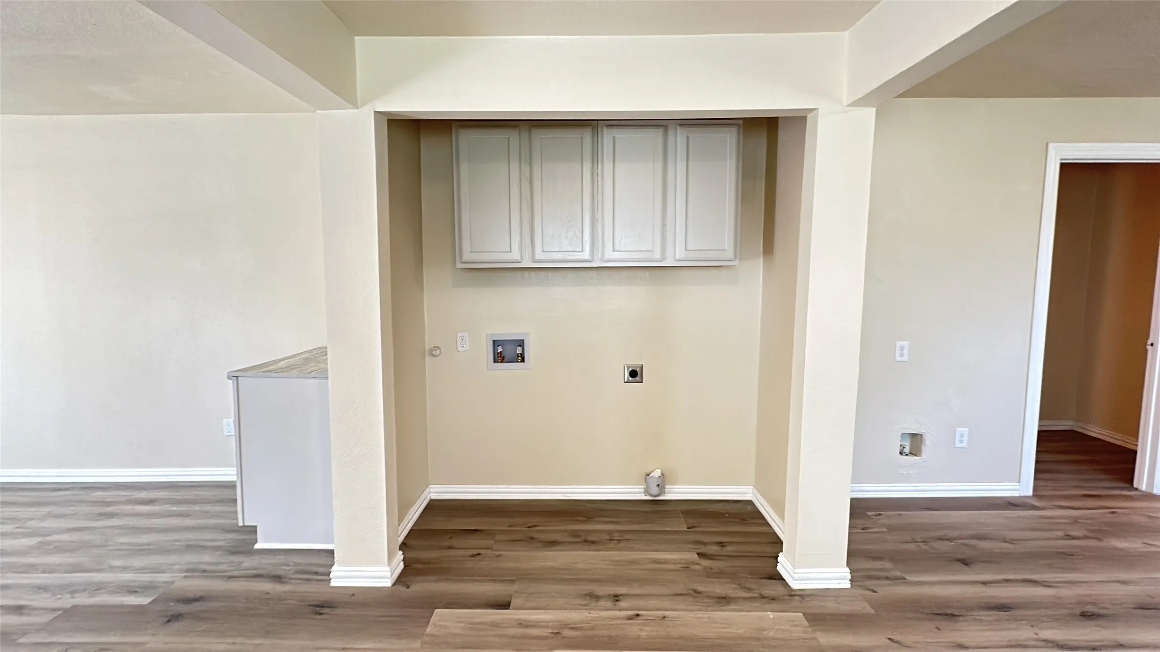 Single Family Residence For Rent in Dallas County , 4706 Sachse Road, Sachse, Texas 75048, 5 Bedroom, 2 Bathroom, Garage spaces, 2,032 Sqft, built in 1960, mls#21315175, Real Estate Agent in Sachse, Homes For Rent in Dallas county, Homes For Rent in Sachse, Realtor in Sachse Texas, Real Estate Brokerage Independent Realty Texas, Luminita Cordes Realtor
