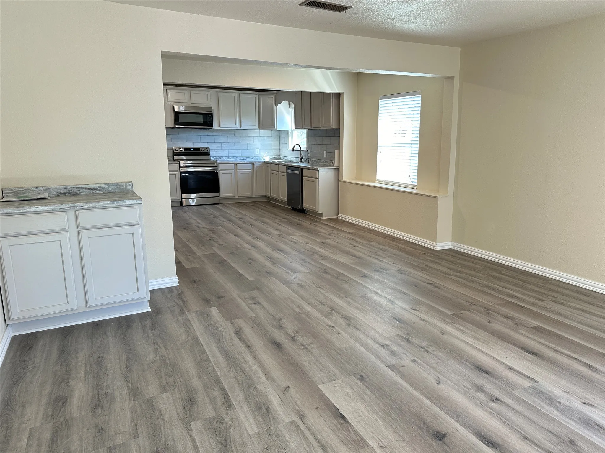 Single Family Residence For Rent in Dallas County , 4706 Sachse Road, Sachse, Texas 75048, 5 Bedroom, 2 Bathroom, Garage spaces, 2,032 Sqft, built in 1960, mls#21315175, Real Estate Agent in Sachse, Homes For Rent in Dallas county, Homes For Rent in Sachse, Realtor in Sachse Texas, Real Estate Brokerage Independent Realty Texas, Luminita Cordes Realtor