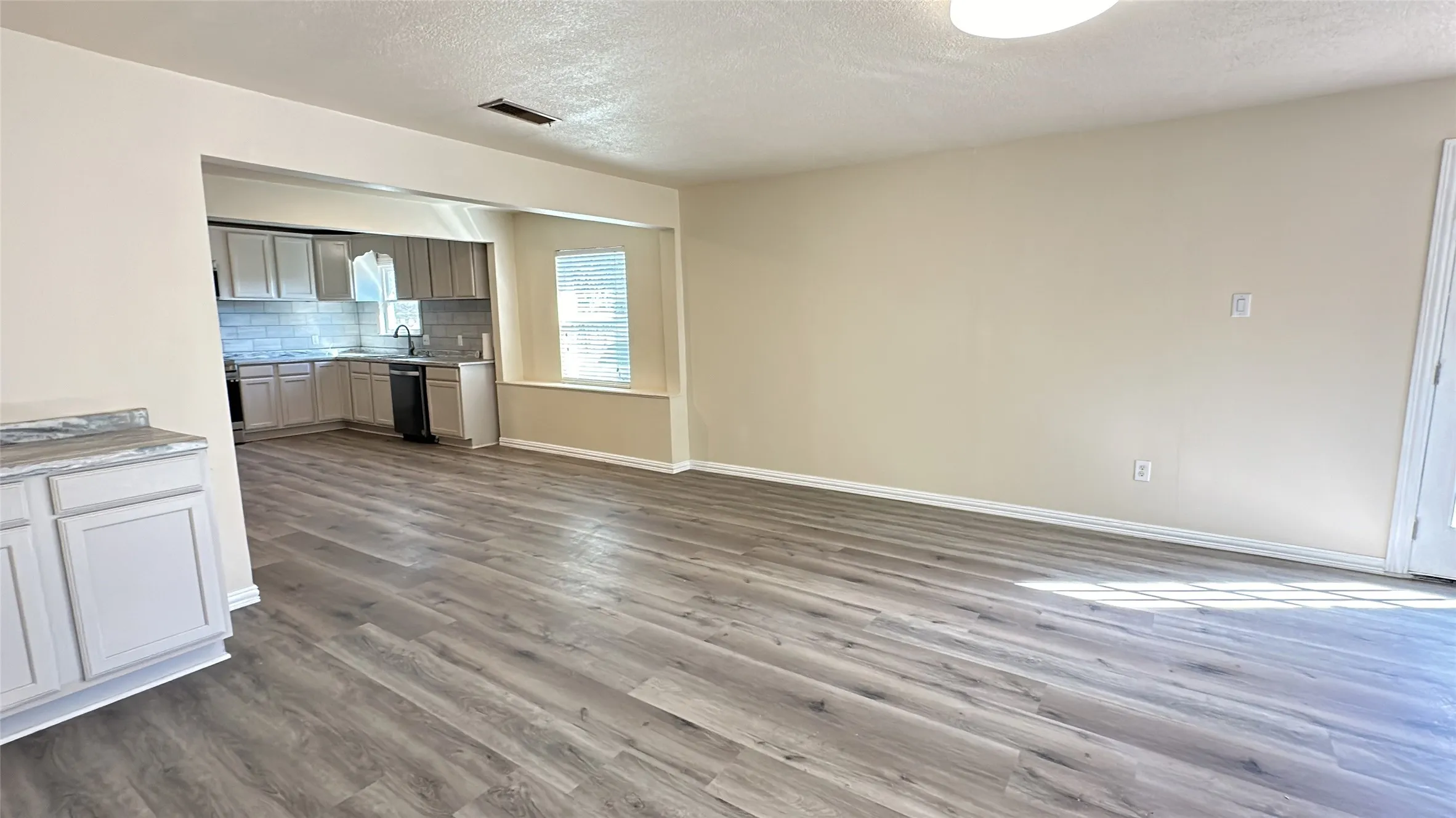 Single Family Residence For Rent in Dallas County , 4706 Sachse Road, Sachse, Texas 75048, 5 Bedroom, 2 Bathroom, Garage spaces, 2,032 Sqft, built in 1960, mls#21315175, Real Estate Agent in Sachse, Homes For Rent in Dallas county, Homes For Rent in Sachse, Realtor in Sachse Texas, Real Estate Brokerage Independent Realty Texas, Luminita Cordes Realtor