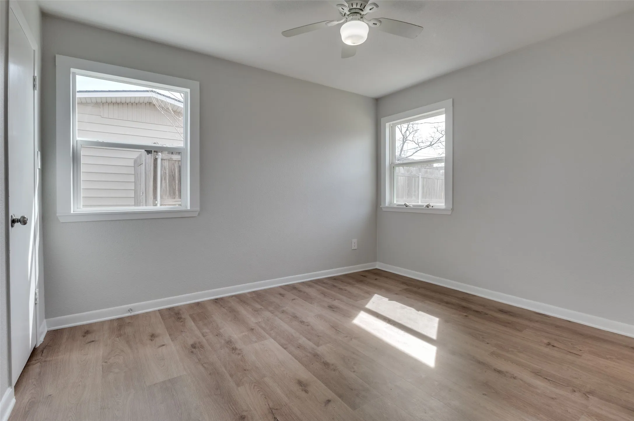Single Family Residence For Sale in Tarrant County , 800 E Tucker Boulevard, Arlington, Texas 76010, 3 Bedroom, 2 Bathroom, 1 Garage spaces, 1,036 Sqft, built in 1956, mls#21319016, Real Estate Agent in Arlington, Homes For Sale in Tarrant county, Homes For Sale in Arlington, Realtor in Arlington Texas, Real Estate Brokerage Independent Realty Texas, Luminita Cordes Realtor