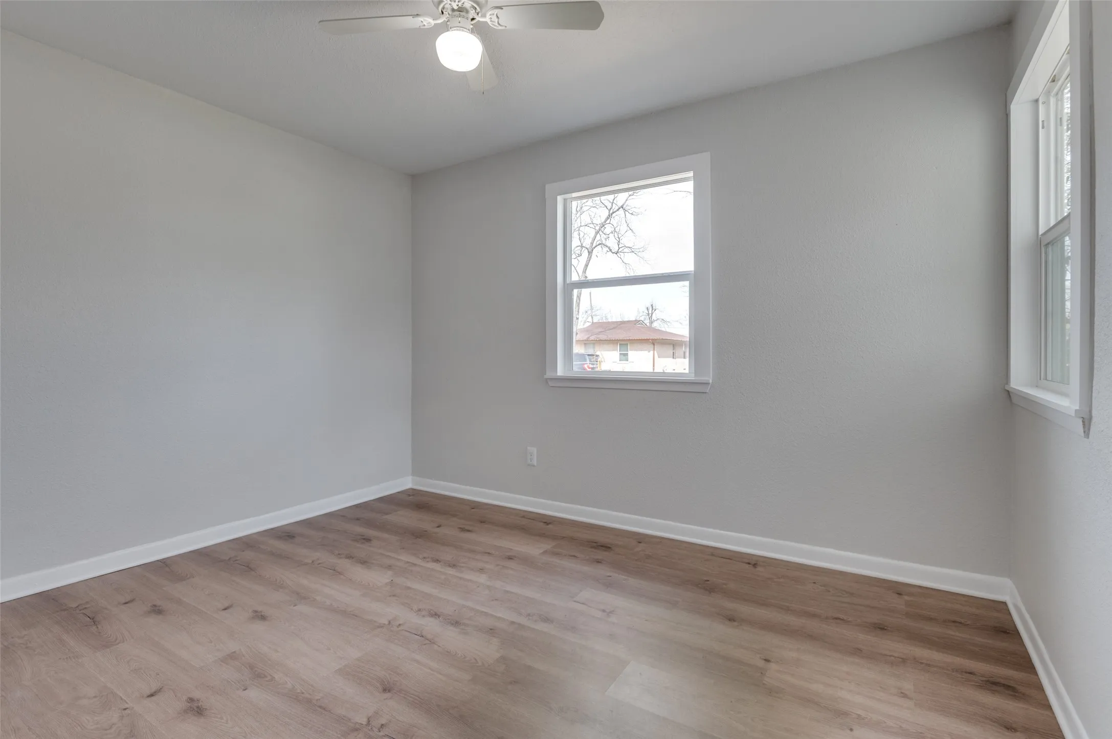 Single Family Residence For Sale in Tarrant County , 800 E Tucker Boulevard, Arlington, Texas 76010, 3 Bedroom, 2 Bathroom, 1 Garage spaces, 1,036 Sqft, built in 1956, mls#21319016, Real Estate Agent in Arlington, Homes For Sale in Tarrant county, Homes For Sale in Arlington, Realtor in Arlington Texas, Real Estate Brokerage Independent Realty Texas, Luminita Cordes Realtor
