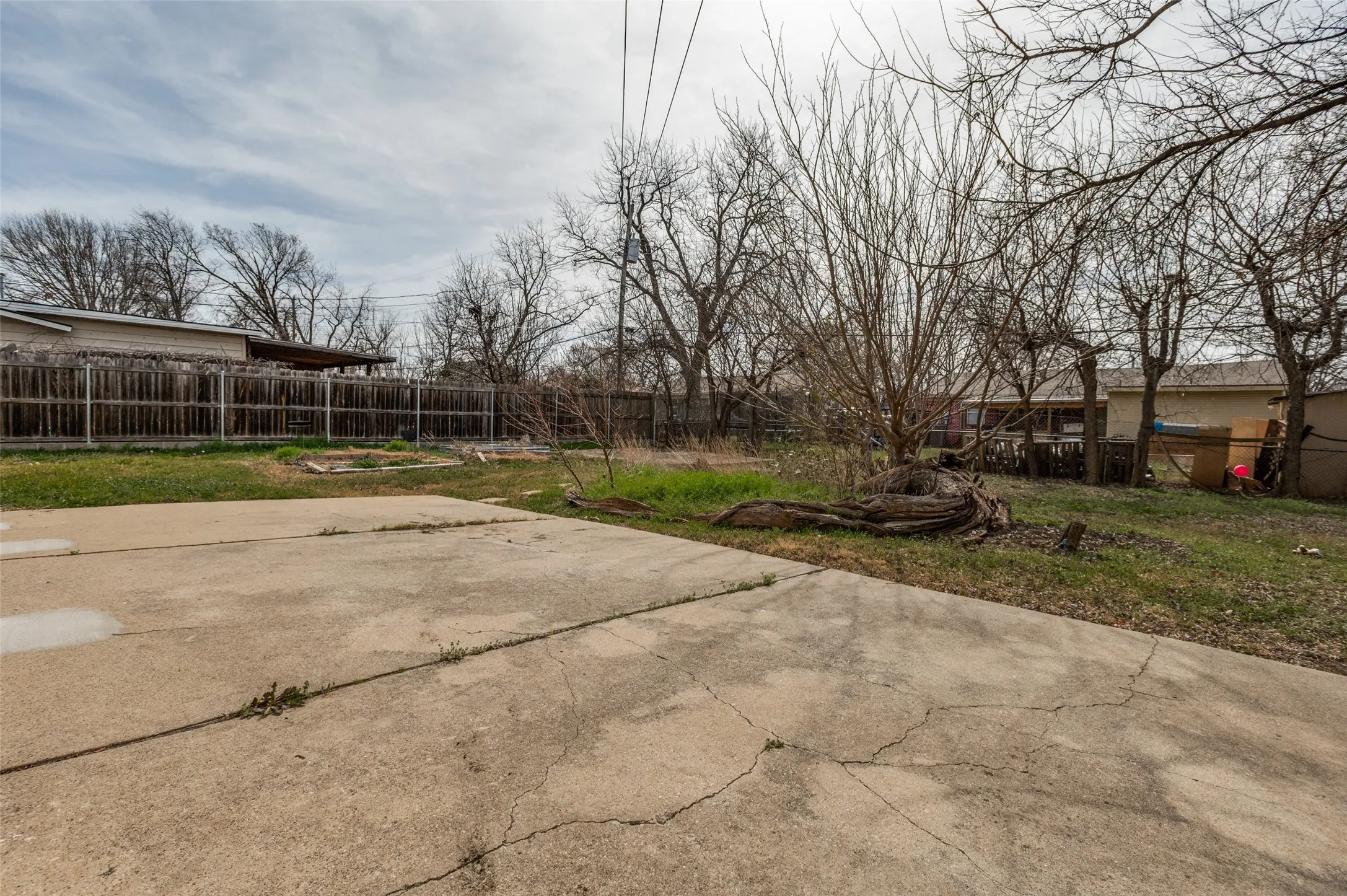 Single Family Residence For Sale in Tarrant County , 800 E Tucker Boulevard, Arlington, Texas 76010, 3 Bedroom, 2 Bathroom, 1 Garage spaces, 1,036 Sqft, built in 1956, mls#21319016, Real Estate Agent in Arlington, Homes For Sale in Tarrant county, Homes For Sale in Arlington, Realtor in Arlington Texas, Real Estate Brokerage Independent Realty Texas, Luminita Cordes Realtor