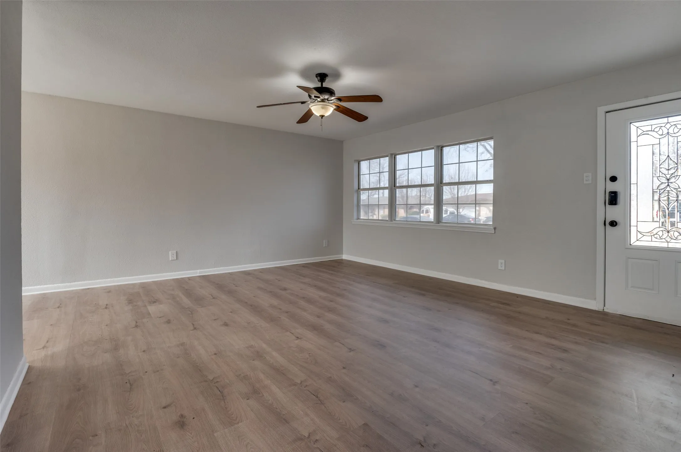 Single Family Residence For Sale in Tarrant County , 800 E Tucker Boulevard, Arlington, Texas 76010, 3 Bedroom, 2 Bathroom, 1 Garage spaces, 1,036 Sqft, built in 1956, mls#21319016, Real Estate Agent in Arlington, Homes For Sale in Tarrant county, Homes For Sale in Arlington, Realtor in Arlington Texas, Real Estate Brokerage Independent Realty Texas, Luminita Cordes Realtor